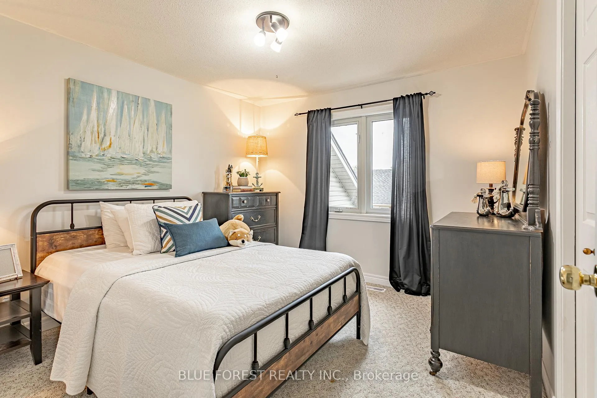 Photo 13 of 49 Parkview Drive, Thames Centre, Dorchester — HOMEH