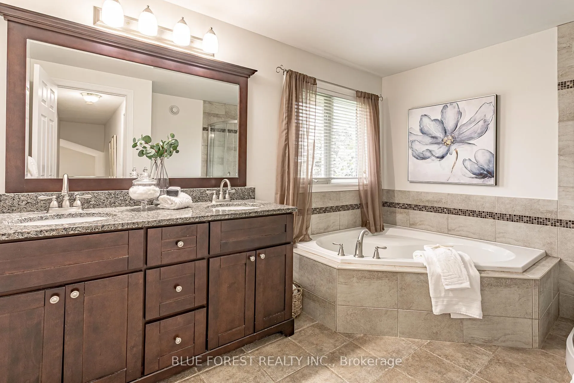Photo 15 of 49 Parkview Drive, Thames Centre, Dorchester — HOMEH