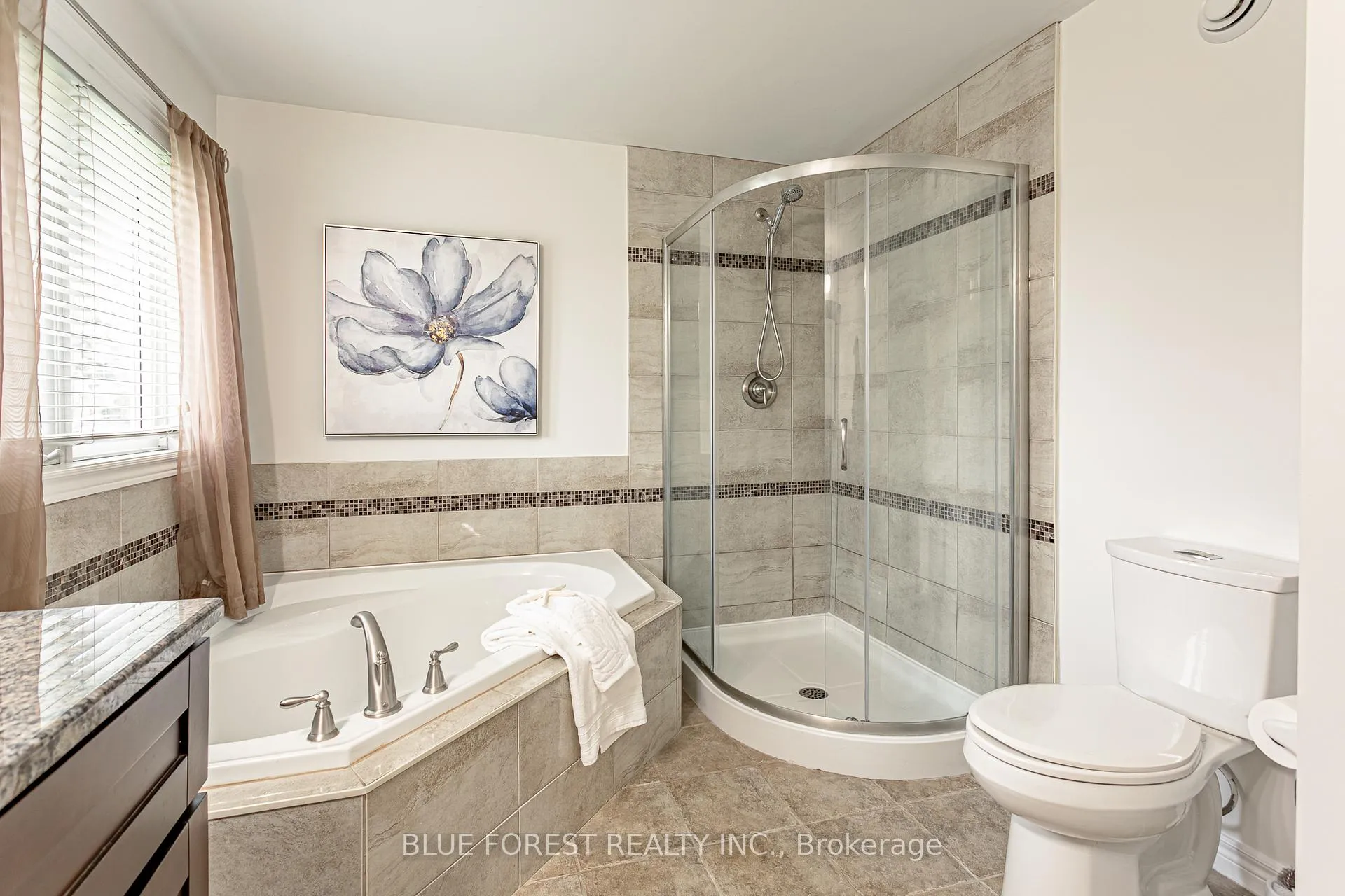 Photo 16 of 49 Parkview Drive, Thames Centre, Dorchester — HOMEH