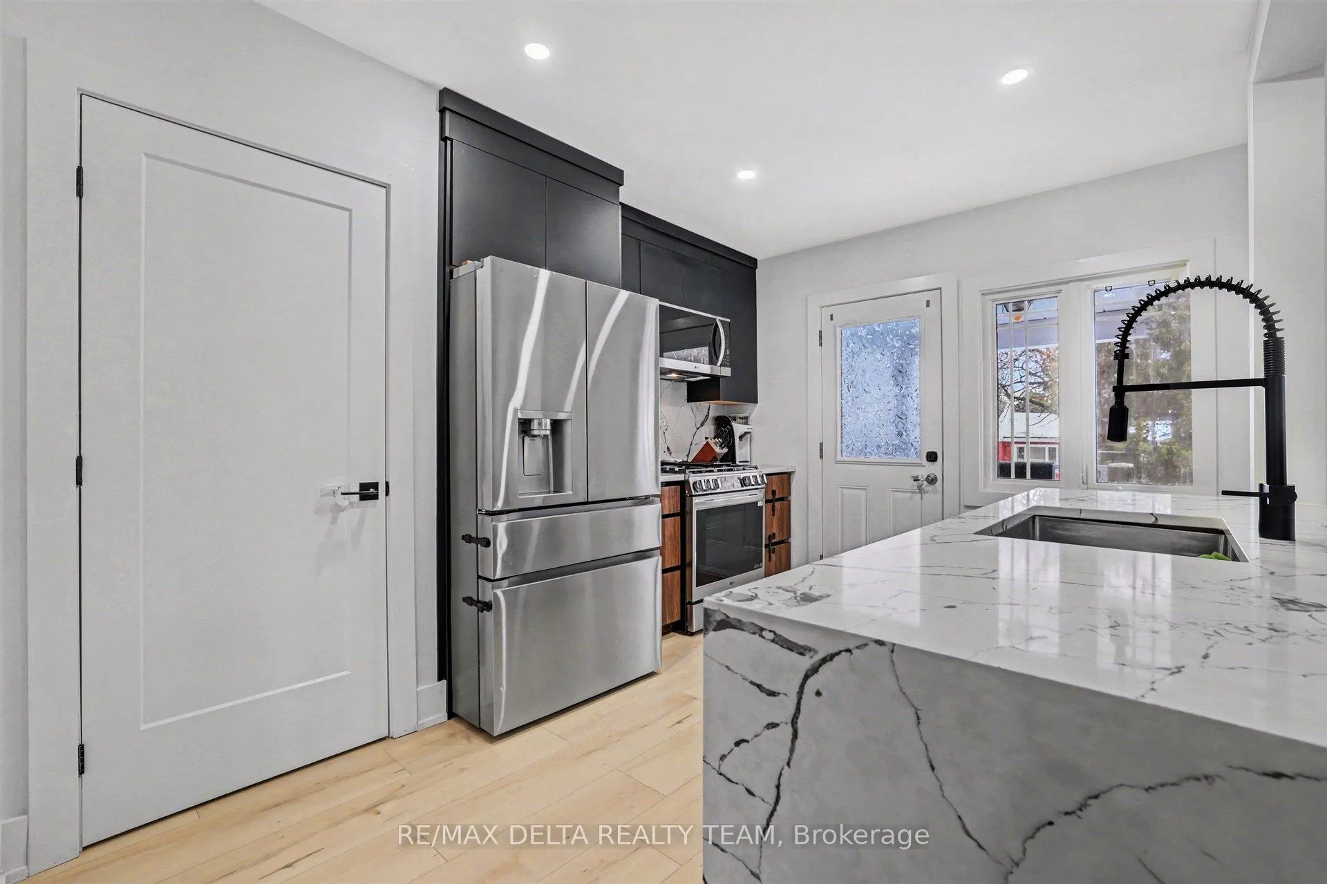 Photo 4 of 1465 Mcrobie Avenue, Ottawa, Alta Vista — HOMEH
