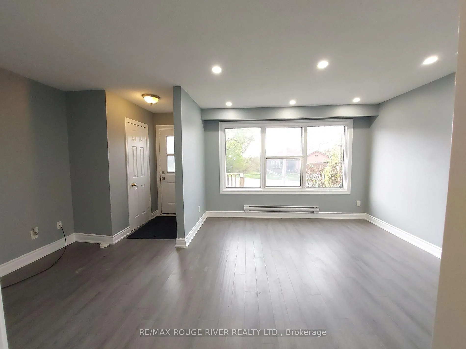 Photo 2 of Unit Main, 432 Bloor Street E, Oshawa, Lakeview — HOMEH