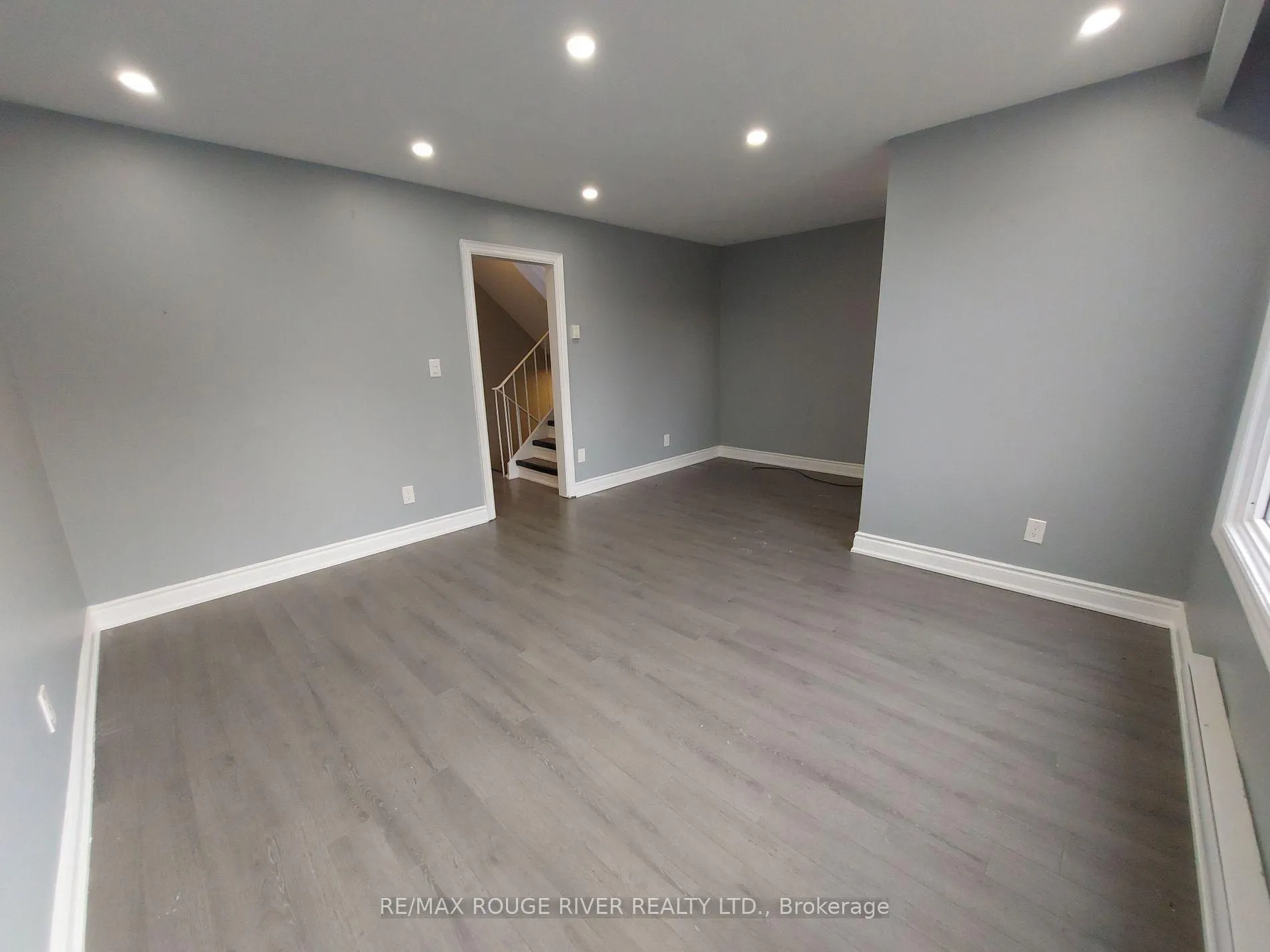 Photo 3 of Unit Main, 432 Bloor Street E, Oshawa, Lakeview — HOMEH