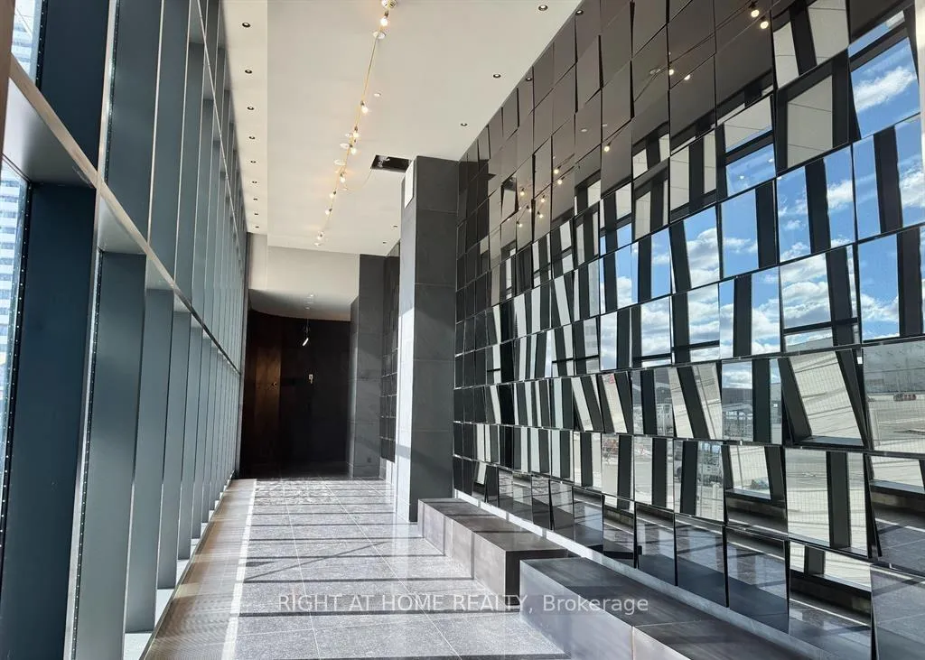 Photo 3 of Unit 2801, 8 Interchange Way, Vaughan, Vaughan Corporate Centre — HOMEH