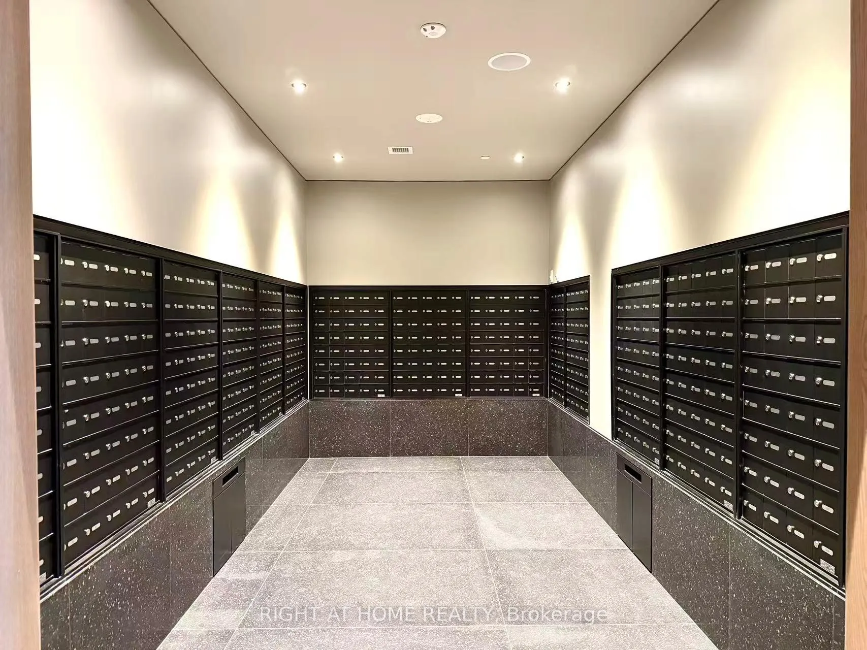 Photo 4 of Unit 2801, 8 Interchange Way, Vaughan, Vaughan Corporate Centre — HOMEH