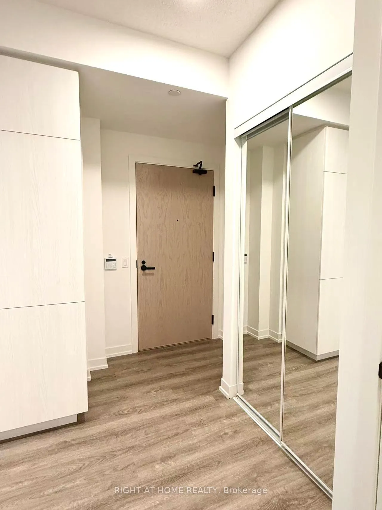 Photo 7 of Unit 2801, 8 Interchange Way, Vaughan, Vaughan Corporate Centre — HOMEH