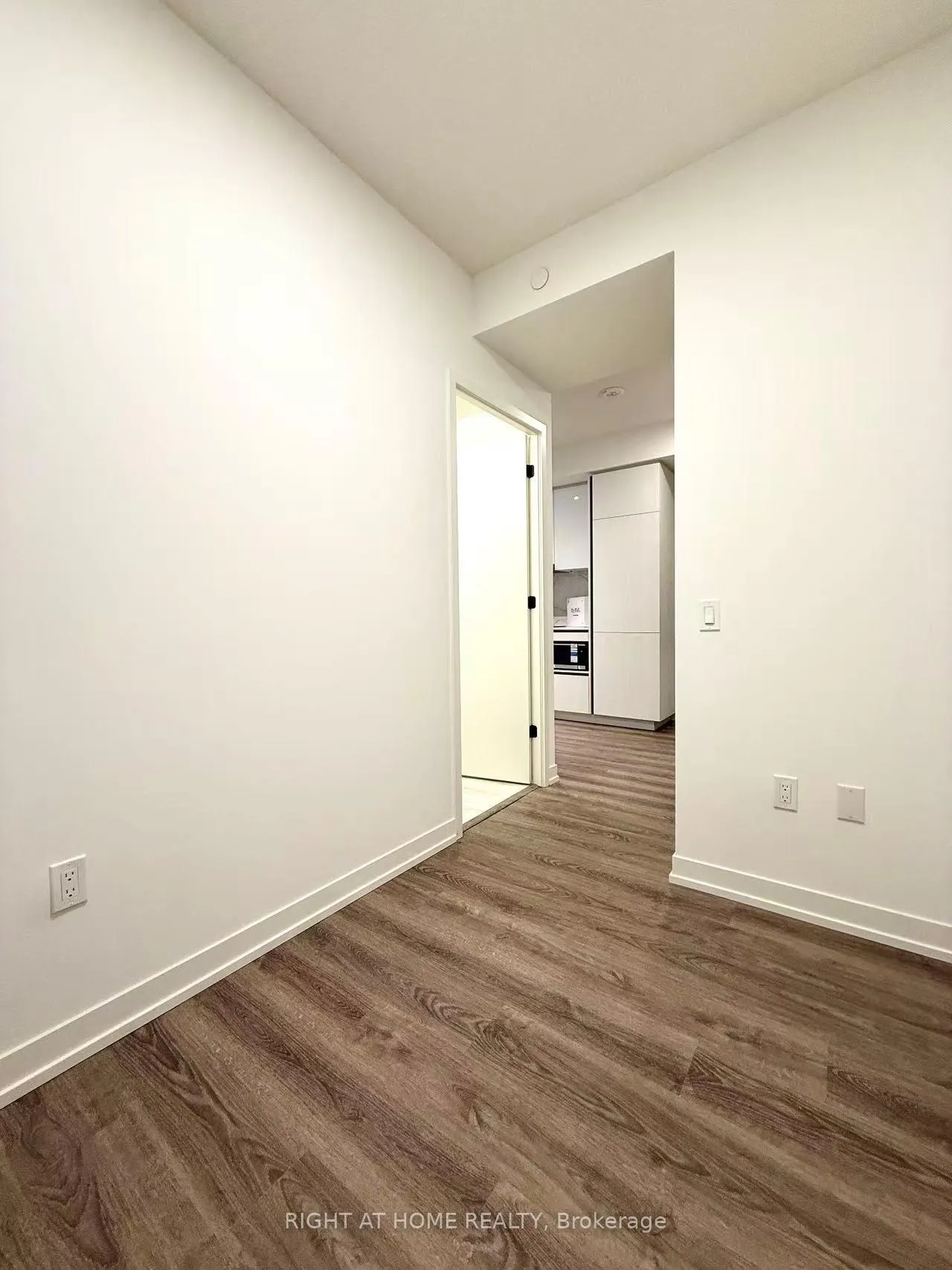 Photo 11 of Unit 2801, 8 Interchange Way, Vaughan, Vaughan Corporate Centre — HOMEH