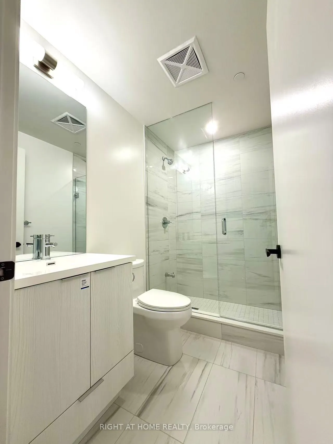 Photo 12 of Unit 2801, 8 Interchange Way, Vaughan, Vaughan Corporate Centre — HOMEH