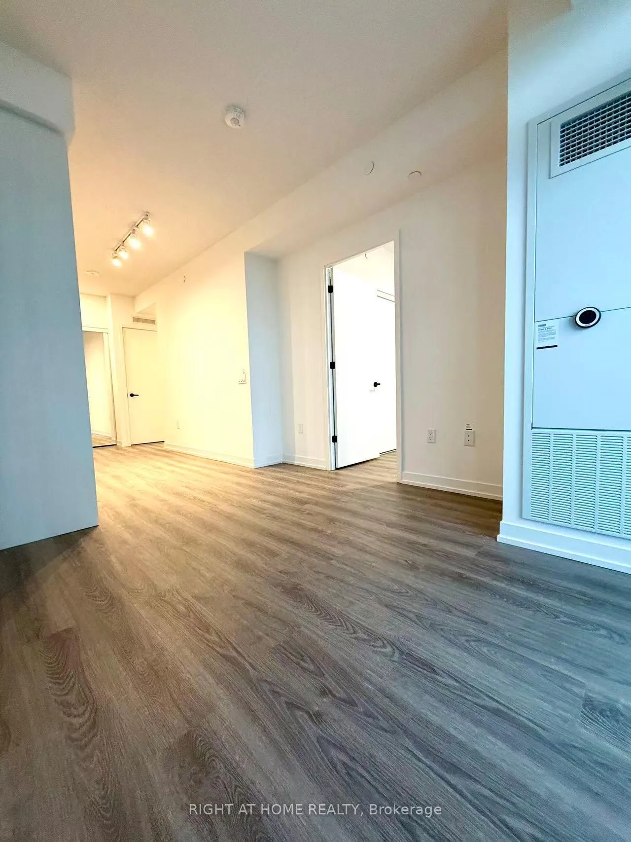 Photo 18 of Unit 2801, 8 Interchange Way, Vaughan, Vaughan Corporate Centre — HOMEH