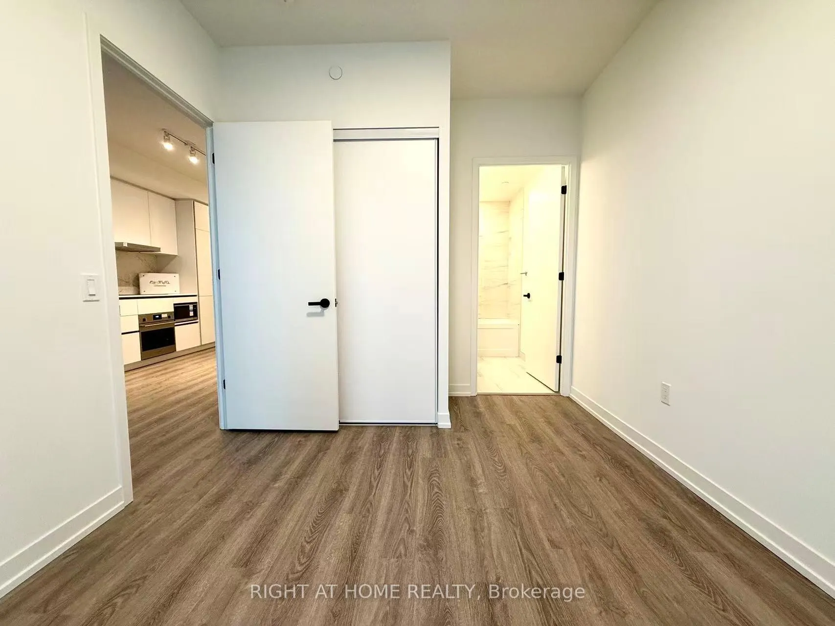 Photo 22 of Unit 2801, 8 Interchange Way, Vaughan, Vaughan Corporate Centre — HOMEH