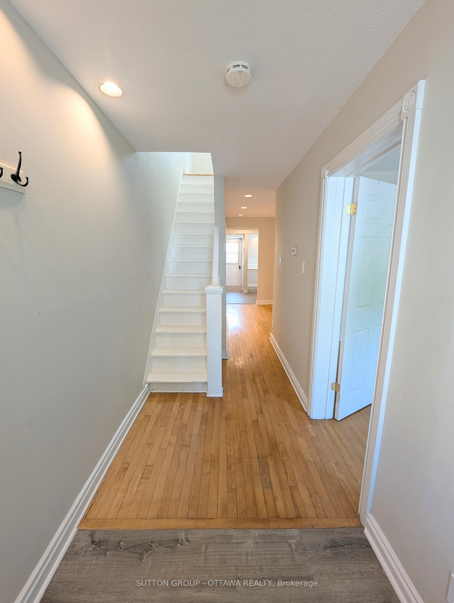 Photo 3 of 8 Robinson Avenue, Ottawa, Sandy Hill — HOMEH