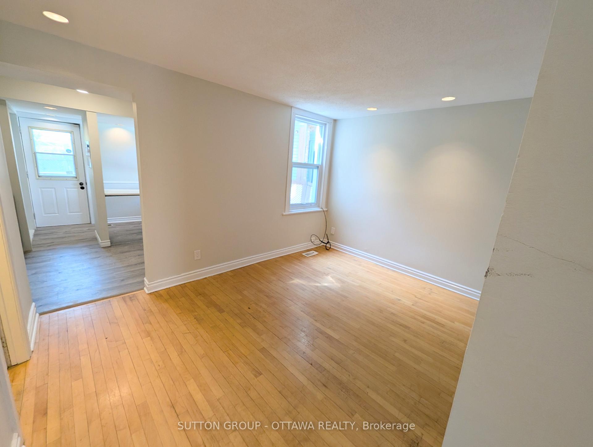 Photo 4 of 8 Robinson Avenue, Ottawa, Sandy Hill — HOMEH