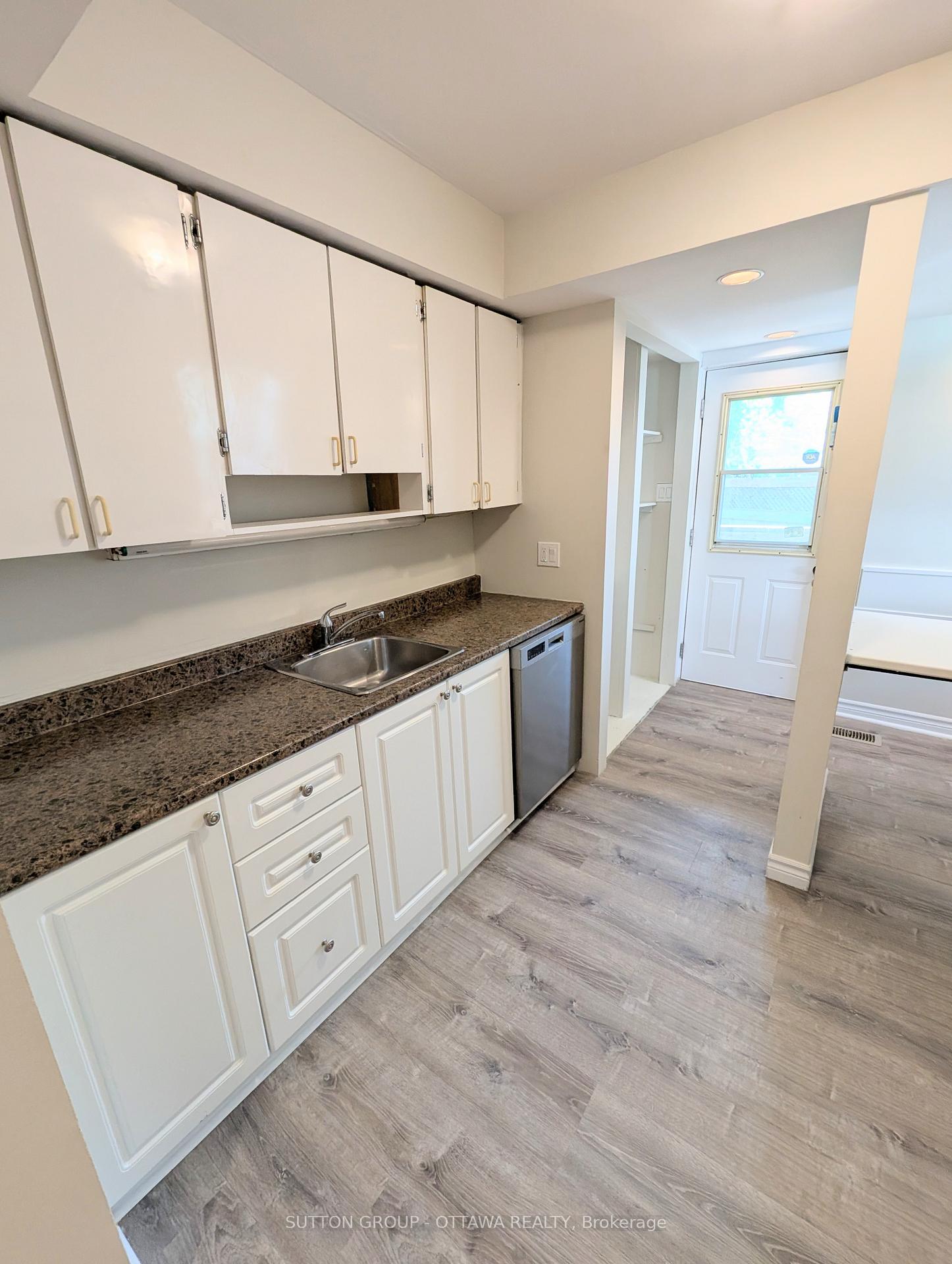 Photo 5 of 8 Robinson Avenue, Ottawa, Sandy Hill — HOMEH