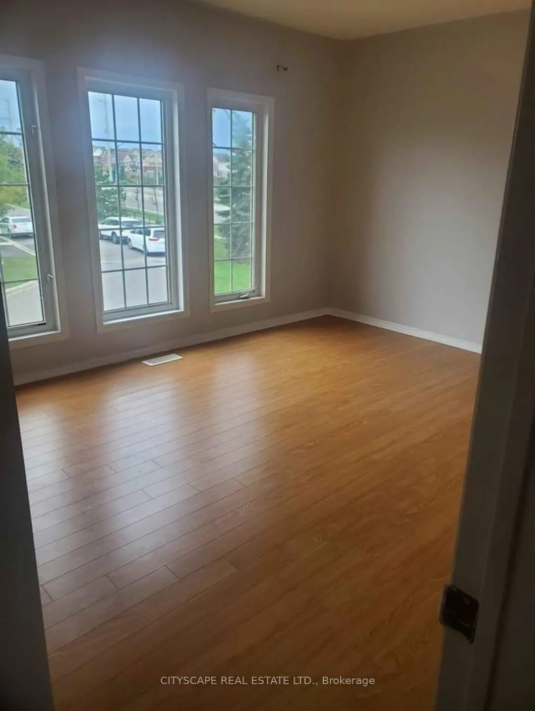 Photo 9 of 34 Dunure Crescent, Brampton, Fletcher's Meadow — HOMEH
