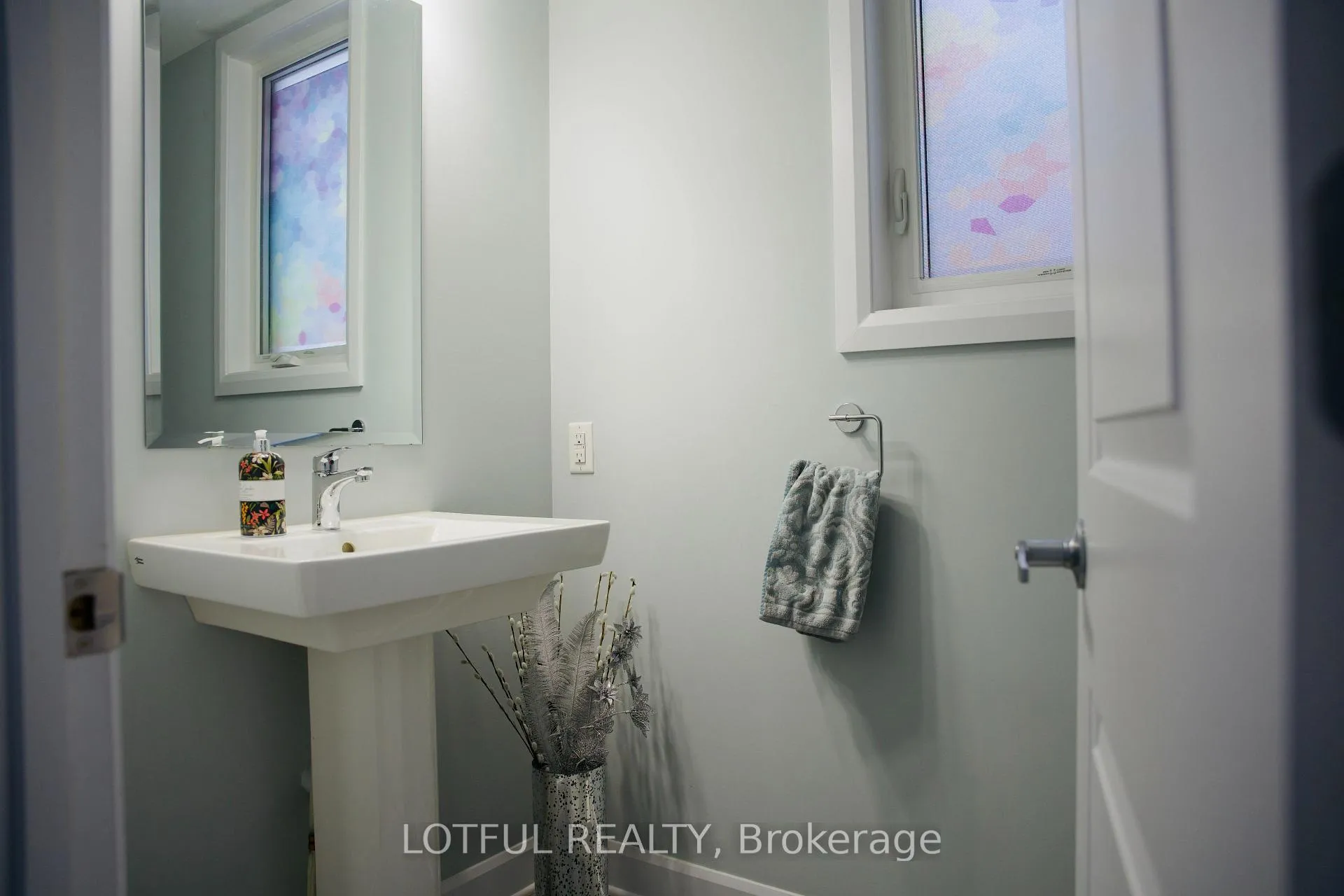 Photo 11 of 193 Aquarium Avenue, Ottawa, Avalon West — HOMEH