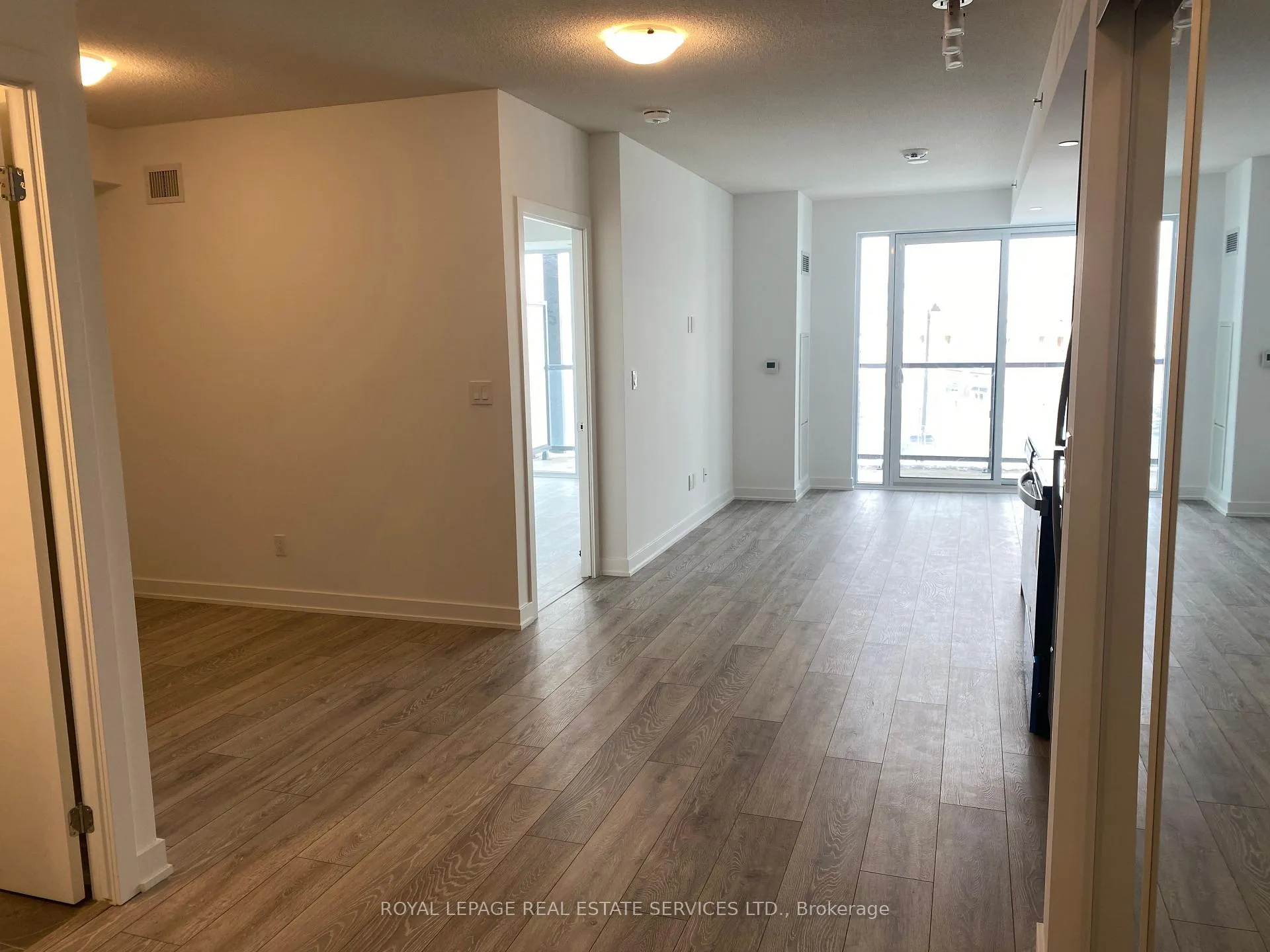 Photo 4 of Unit A318, 3210 Dakota Common, Burlington, Alton — HOMEH