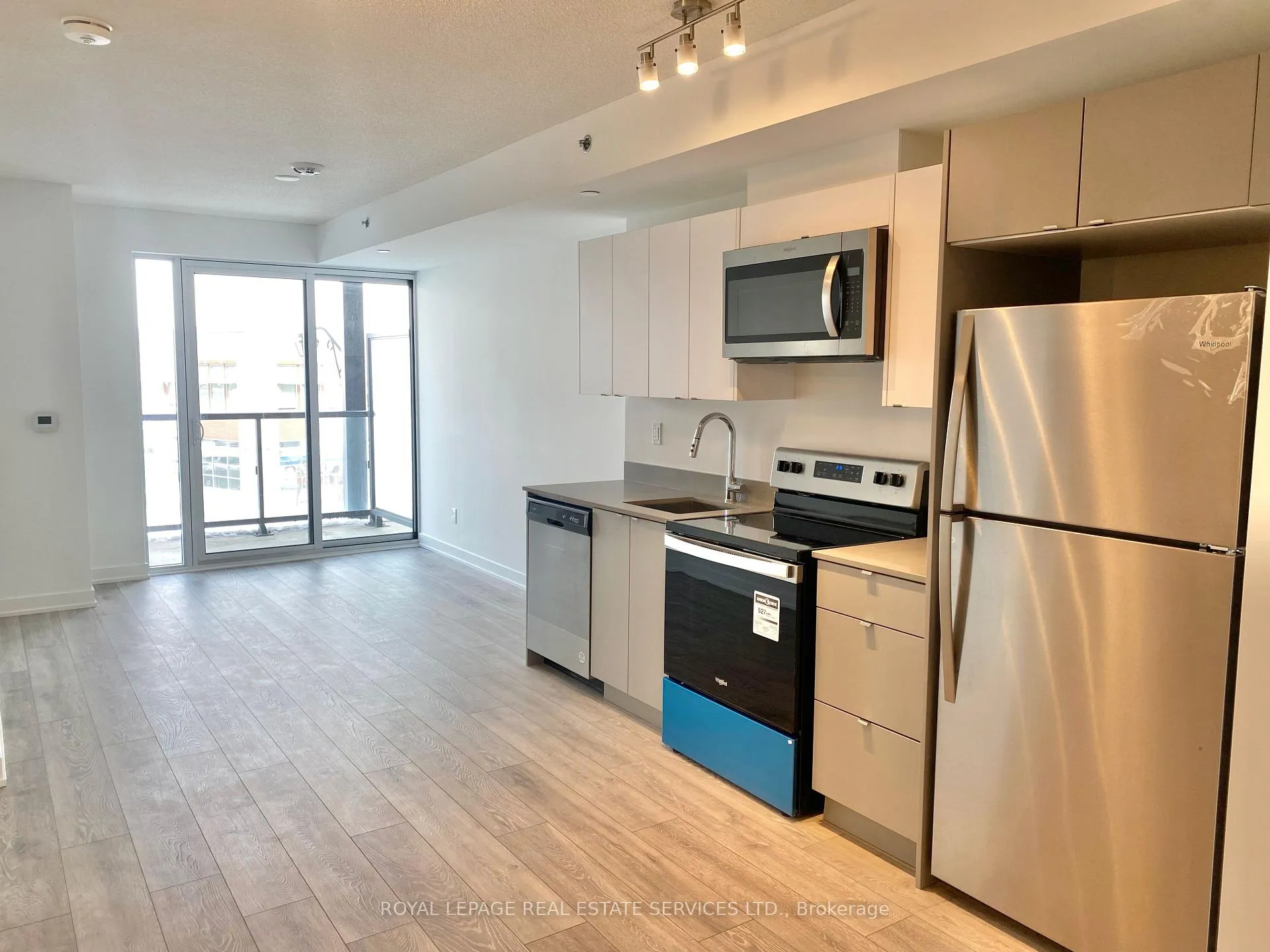 Photo 11 of Unit A318, 3210 Dakota Common, Burlington, Alton — HOMEH