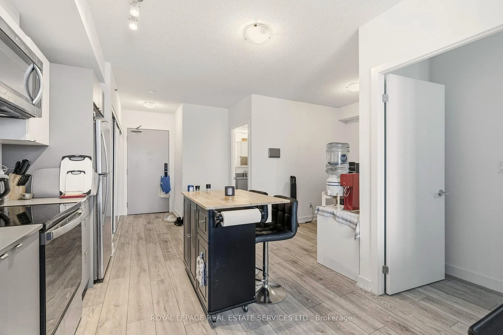 Photo 12 of Unit A318, 3210 Dakota Common, Burlington, Alton — HOMEH