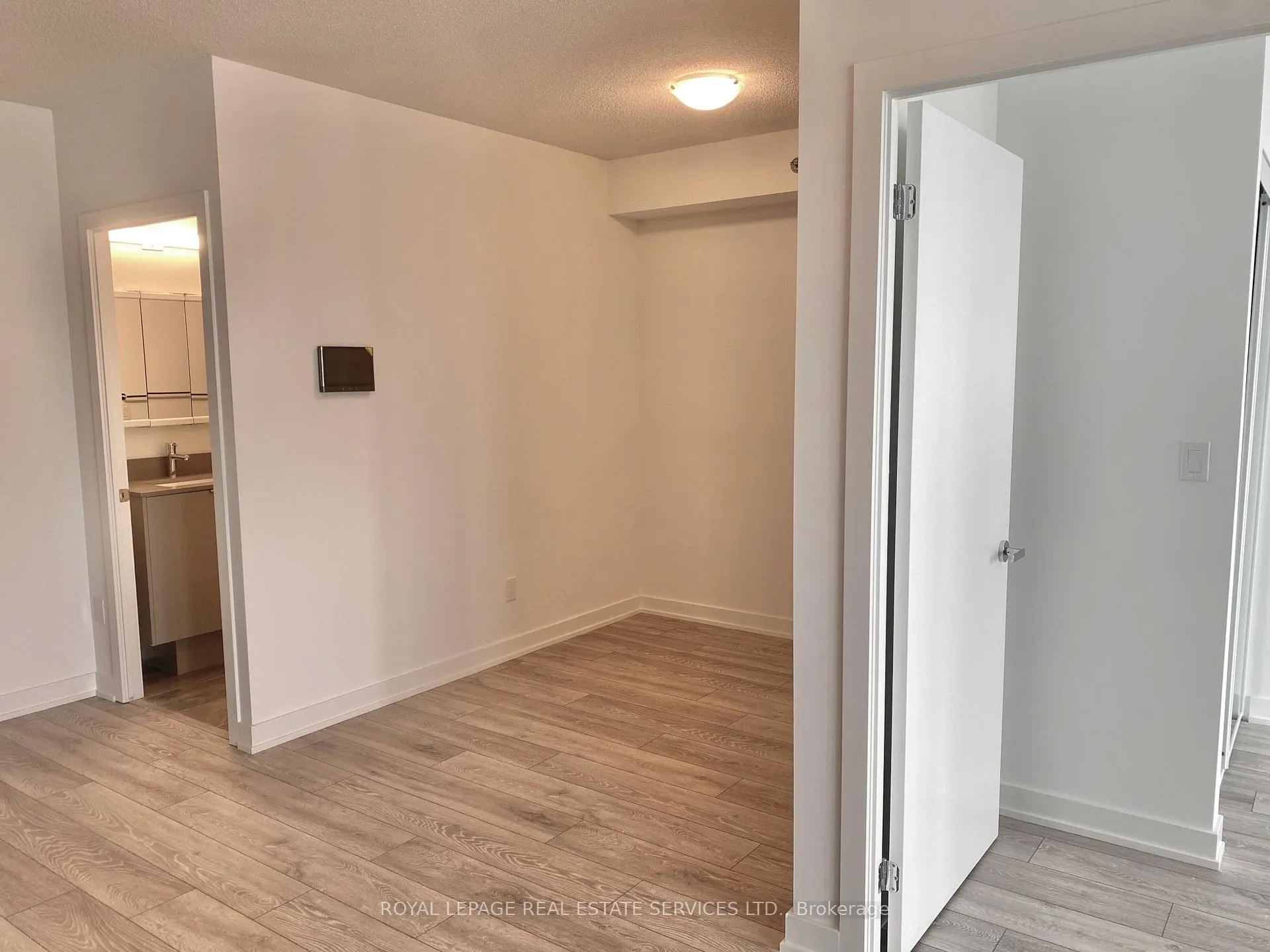 Photo 16 of Unit A318, 3210 Dakota Common, Burlington, Alton — HOMEH
