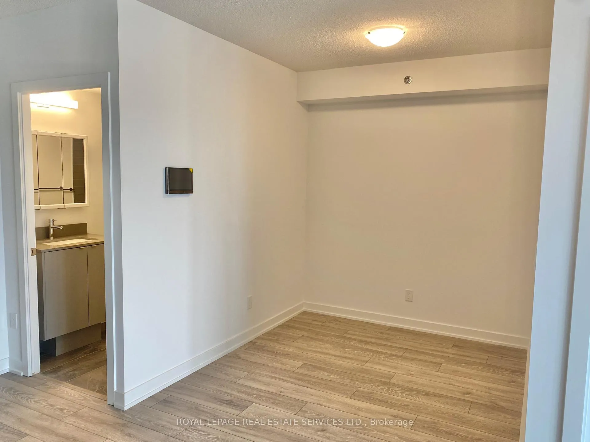 Photo 17 of Unit A318, 3210 Dakota Common, Burlington, Alton — HOMEH