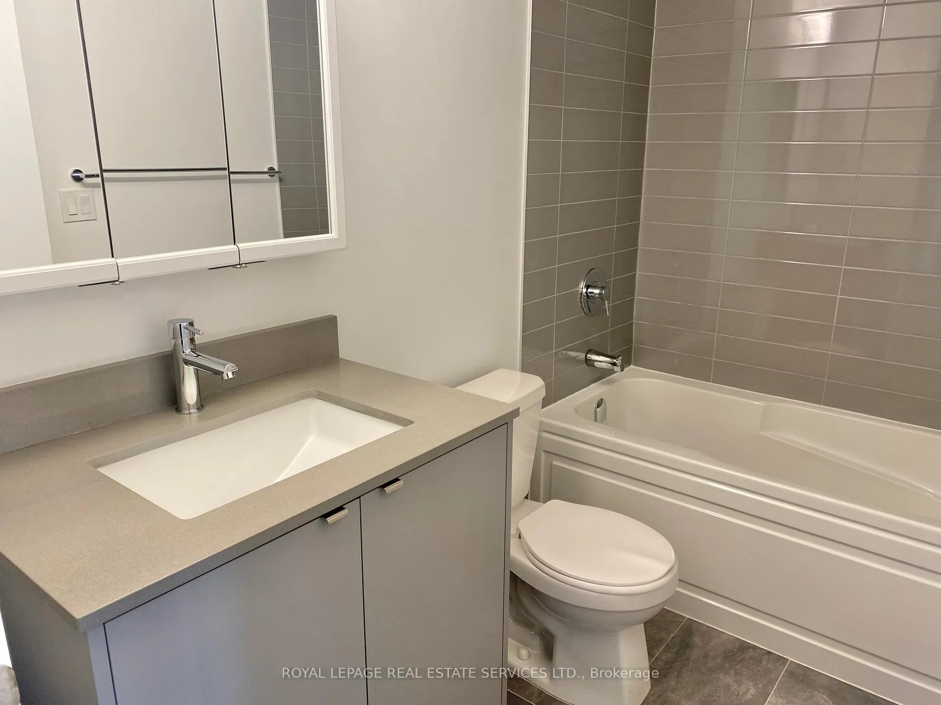Photo 22 of Unit A318, 3210 Dakota Common, Burlington, Alton — HOMEH