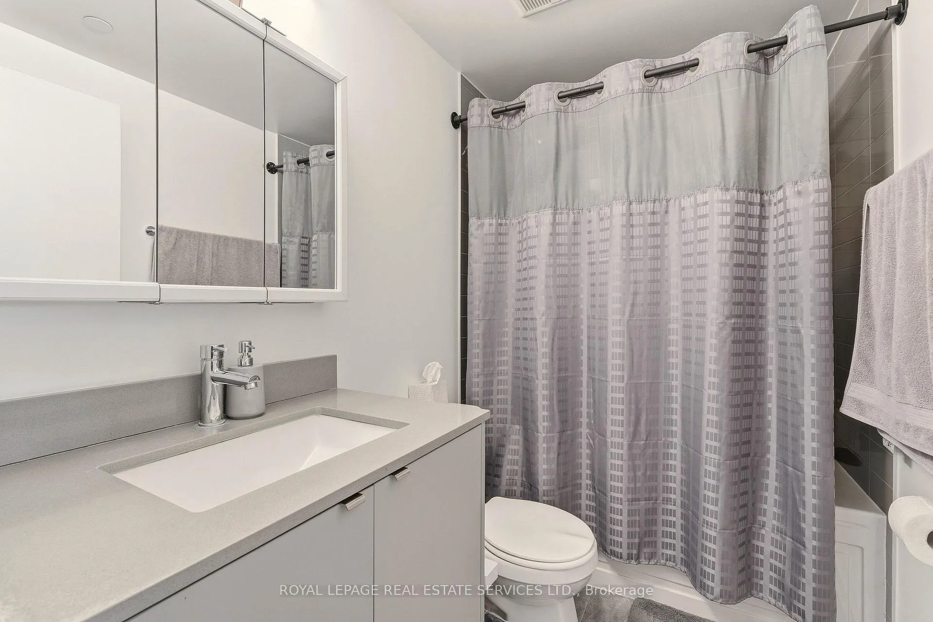 Photo 23 of Unit A318, 3210 Dakota Common, Burlington, Alton — HOMEH