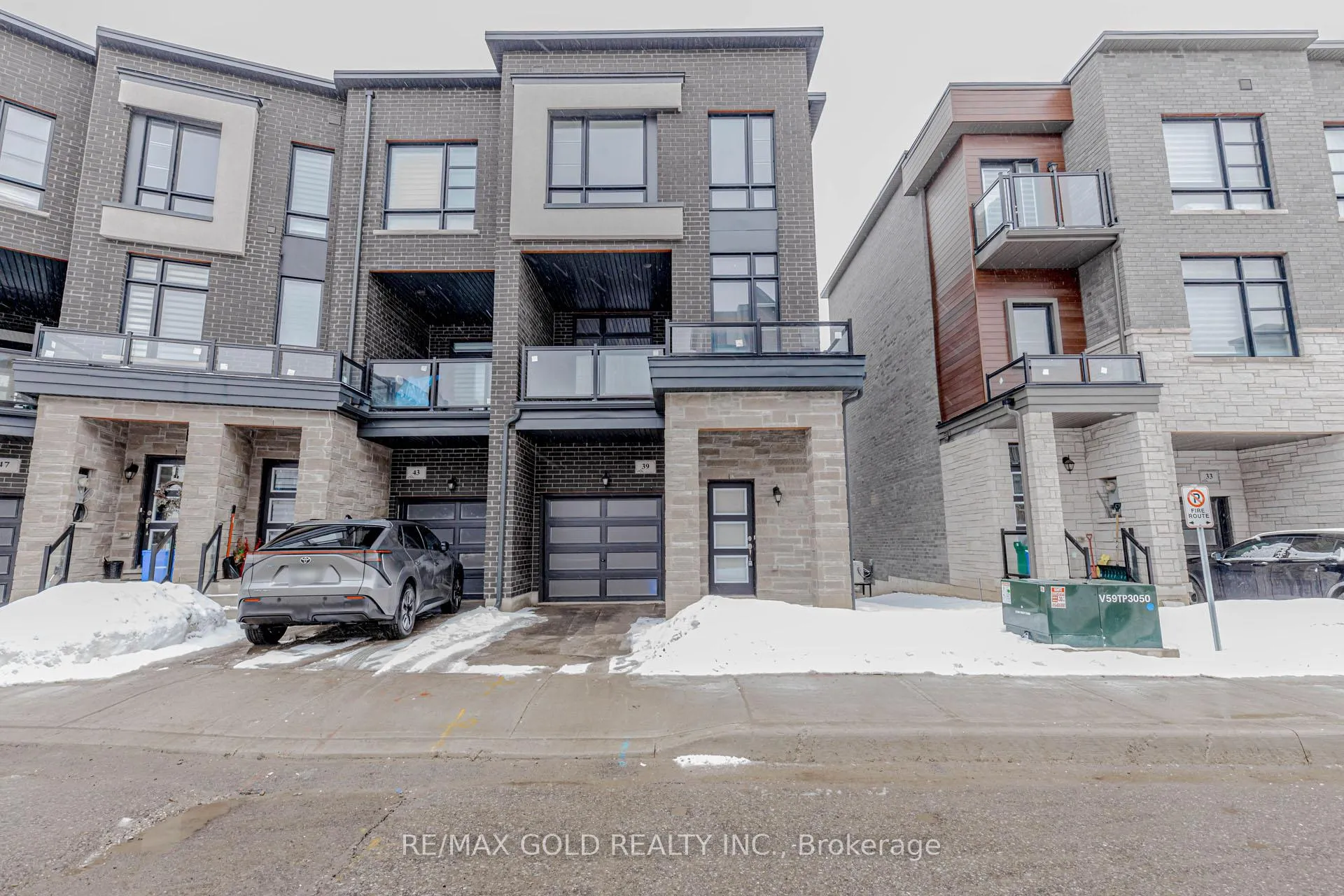Photo 2 of 39 Inverary Crescent, Vaughan, Kleinburg — HOMEH