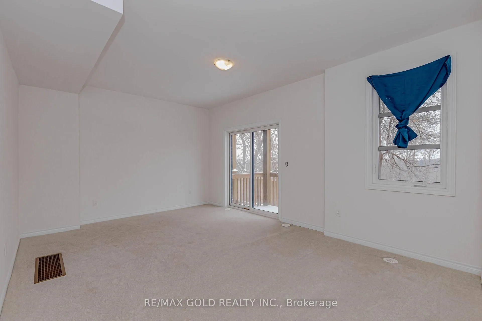 Photo 6 of 39 Inverary Crescent, Vaughan, Kleinburg — HOMEH