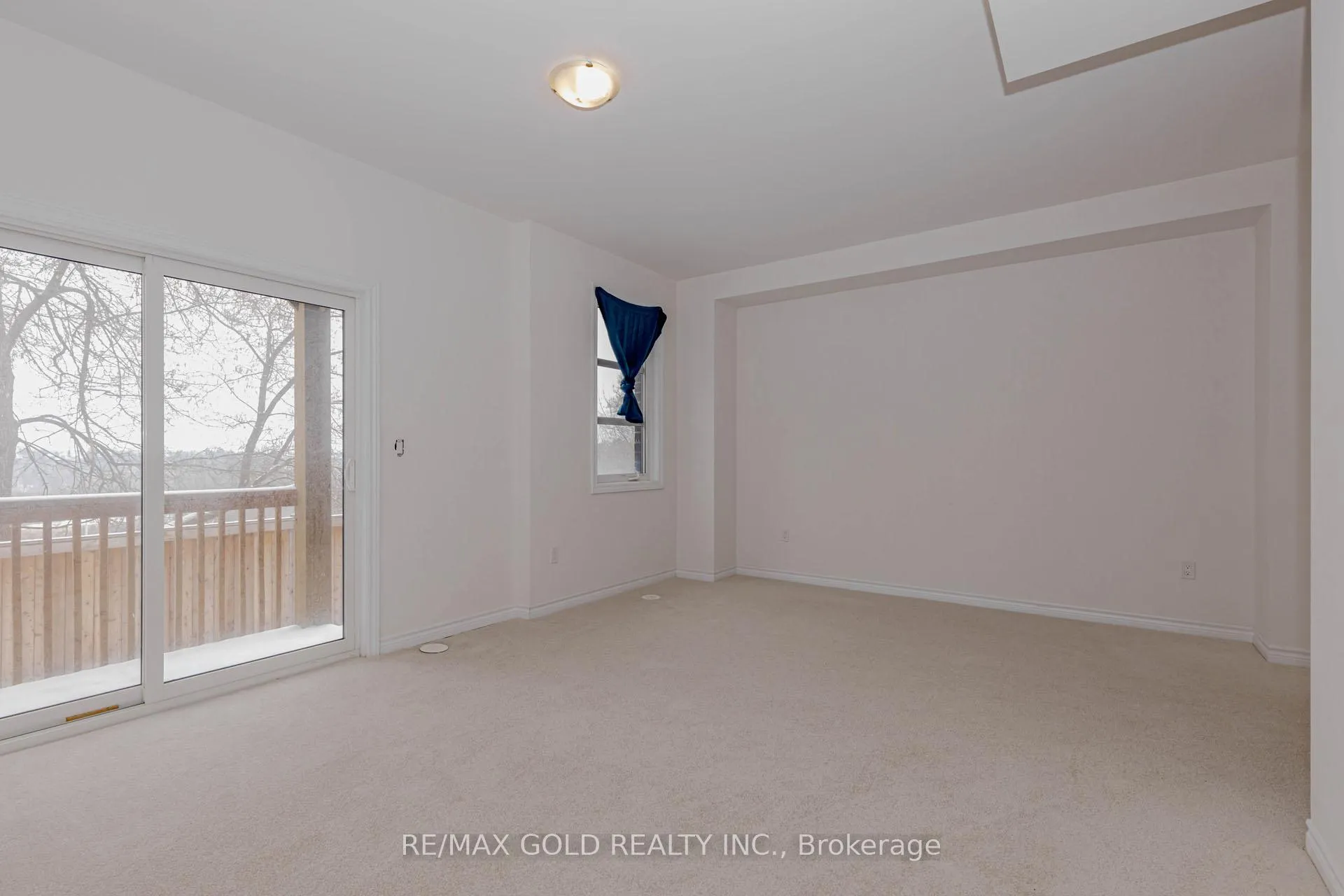 Photo 9 of 39 Inverary Crescent, Vaughan, Kleinburg — HOMEH