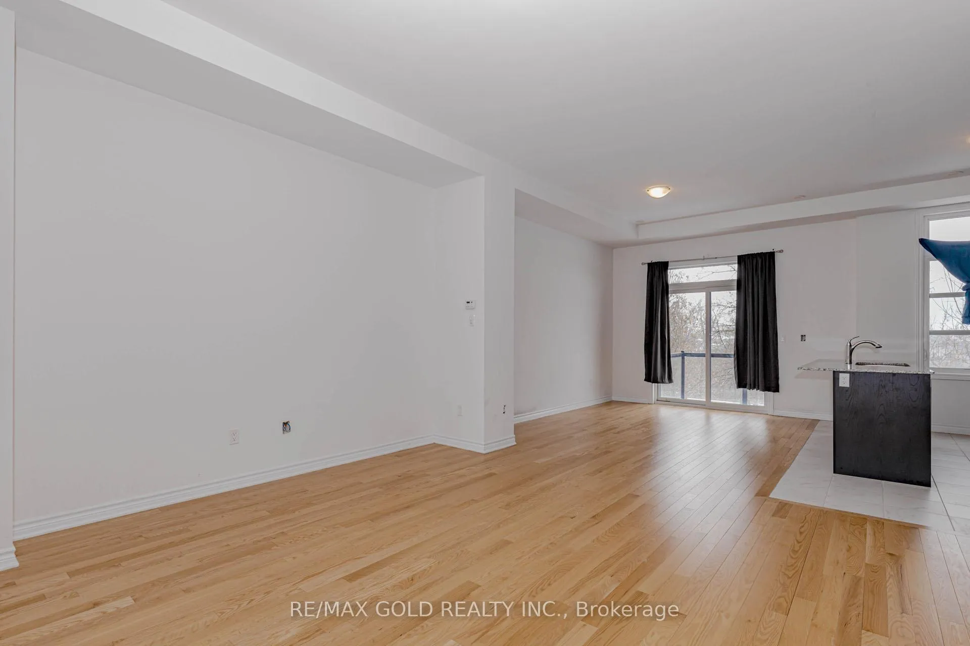 Photo 12 of 39 Inverary Crescent, Vaughan, Kleinburg — HOMEH