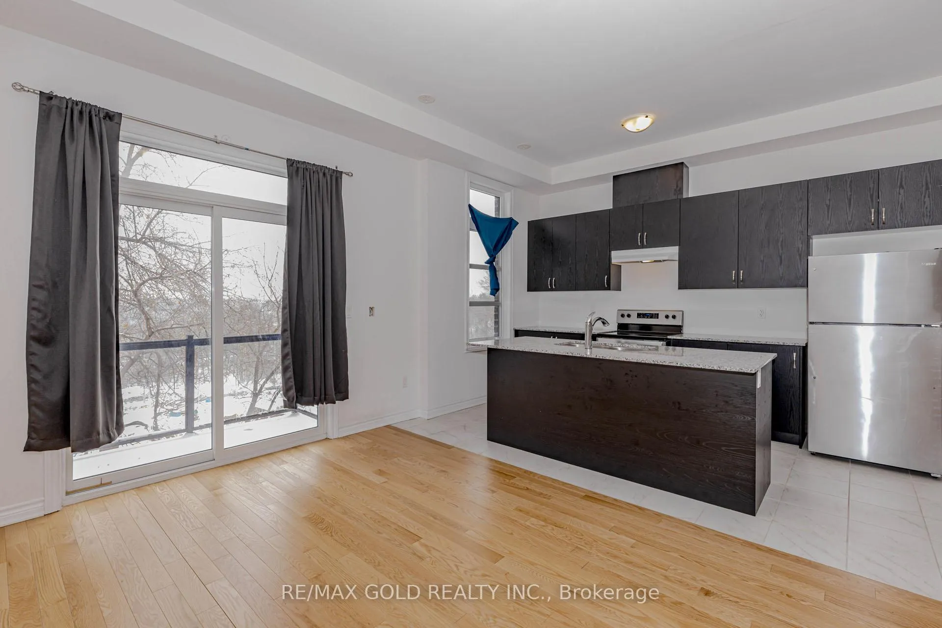 Photo 17 of 39 Inverary Crescent, Vaughan, Kleinburg — HOMEH