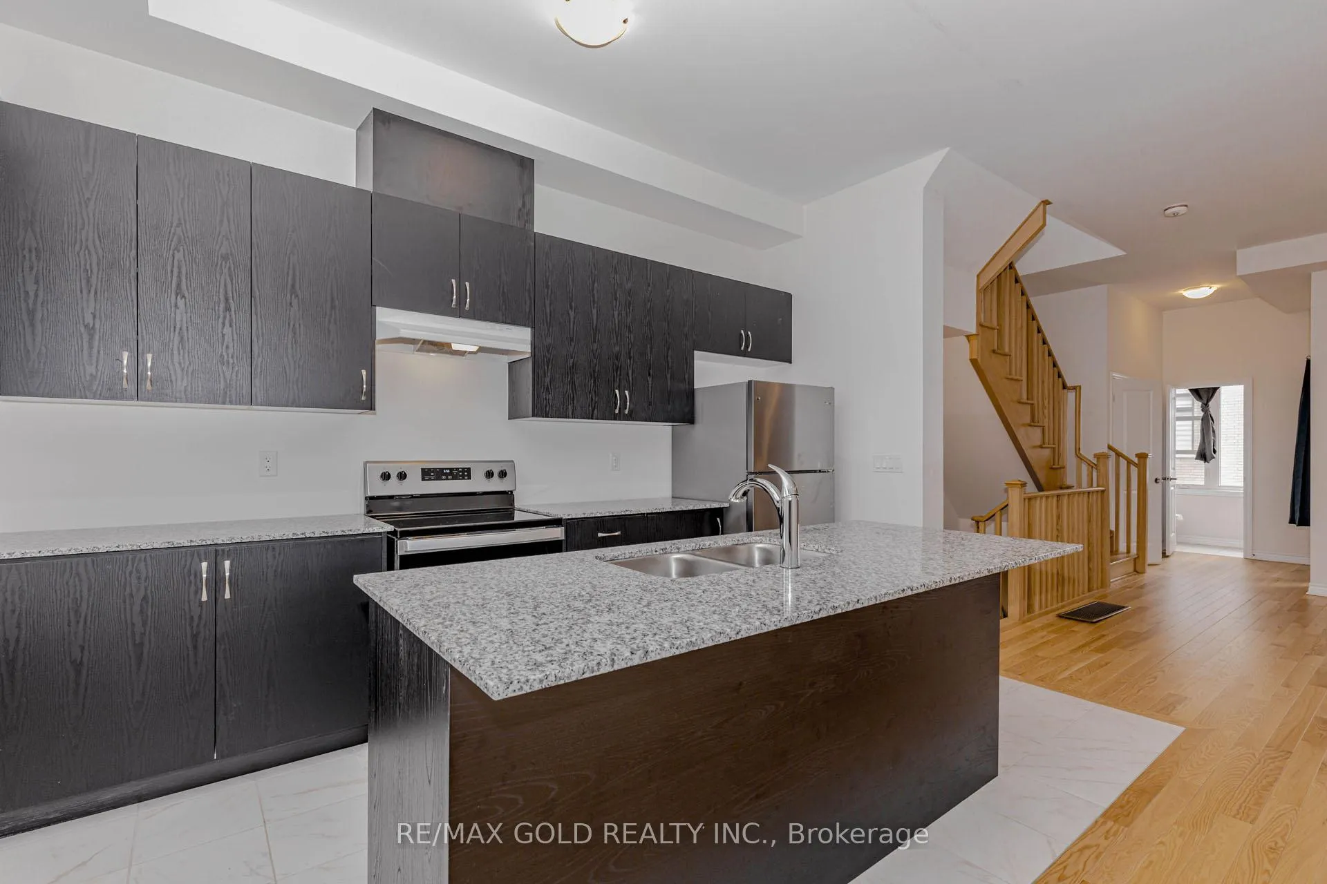 Photo 20 of 39 Inverary Crescent, Vaughan, Kleinburg — HOMEH