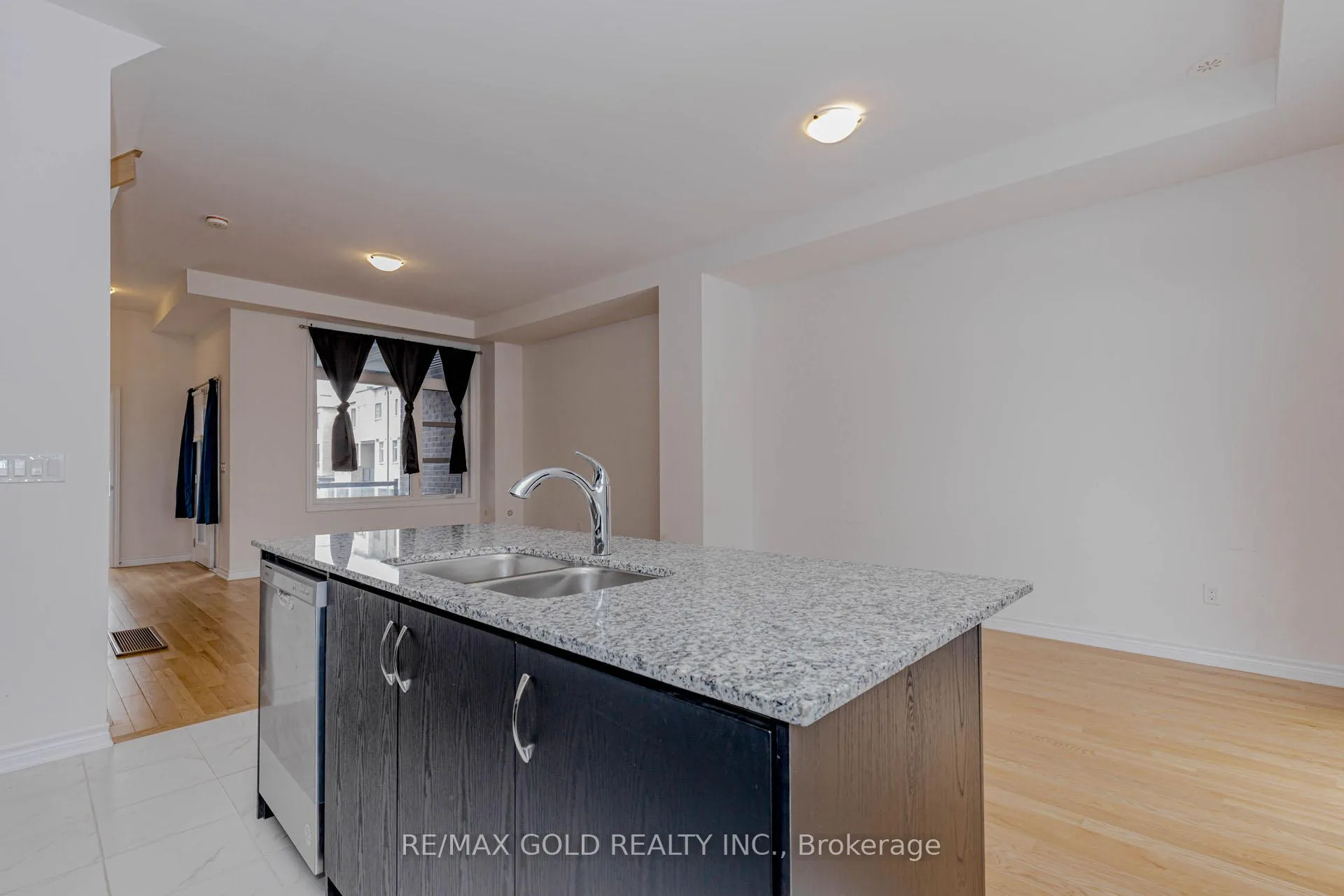 Photo 21 of 39 Inverary Crescent, Vaughan, Kleinburg — HOMEH