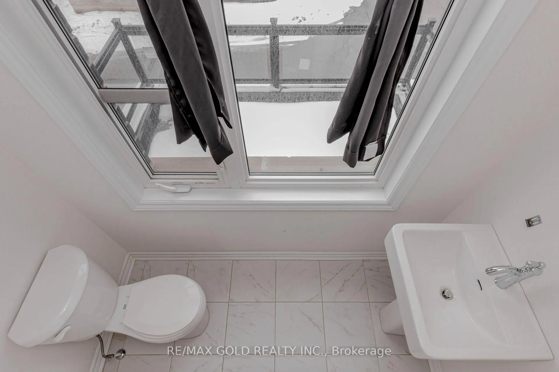 Photo 26 of 39 Inverary Crescent, Vaughan, Kleinburg — HOMEH