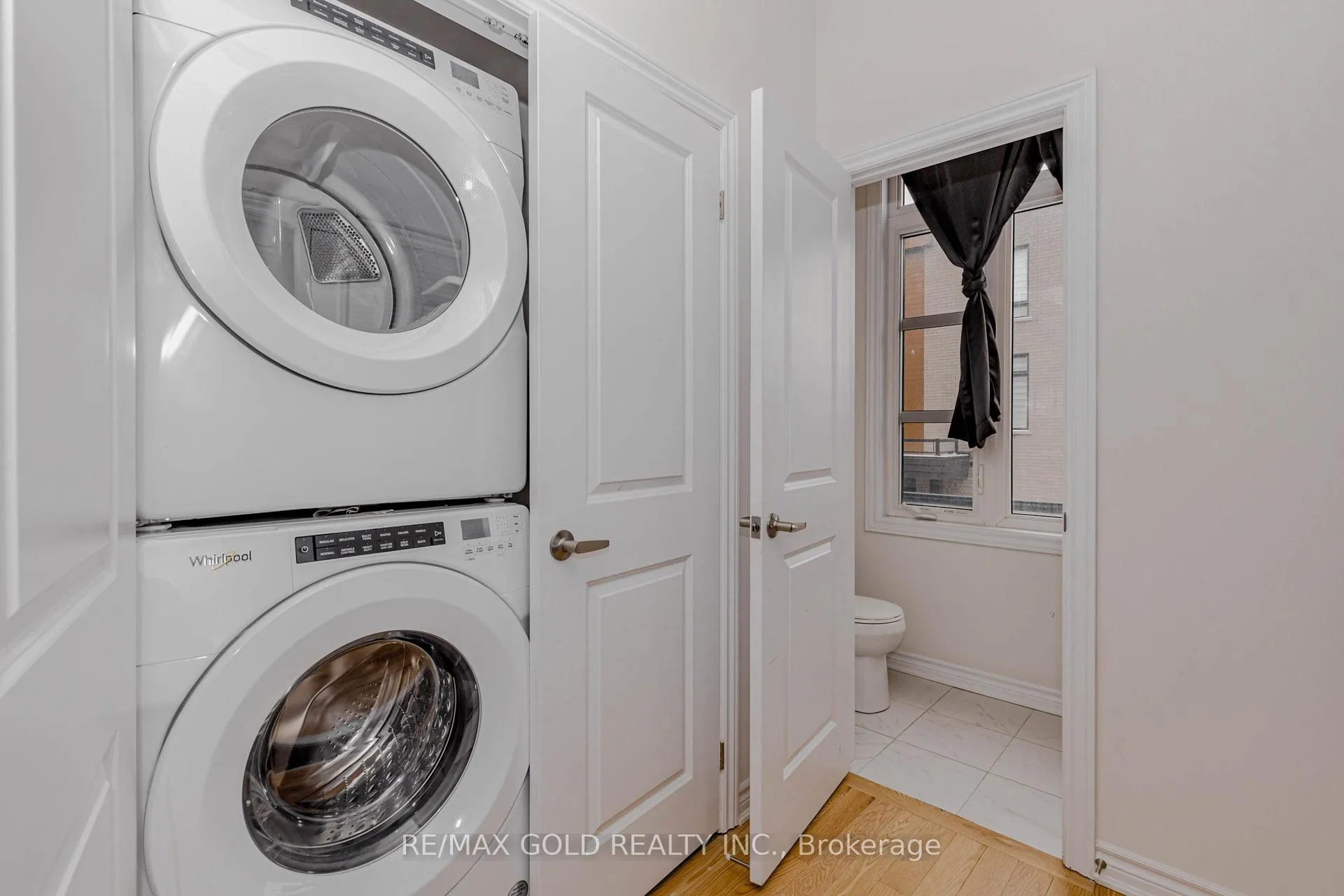 Photo 27 of 39 Inverary Crescent, Vaughan, Kleinburg — HOMEH