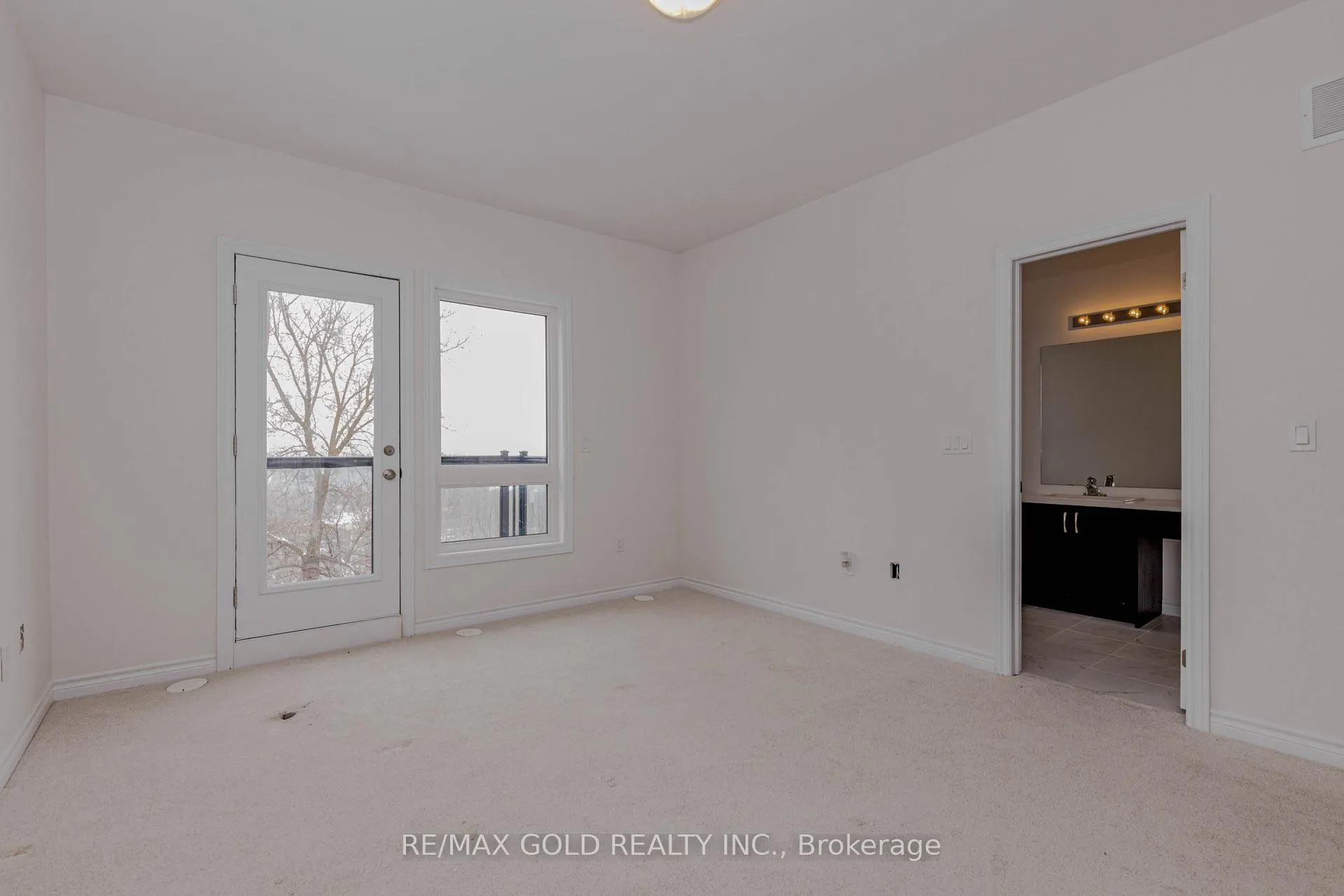 Photo 34 of 39 Inverary Crescent, Vaughan, Kleinburg — HOMEH