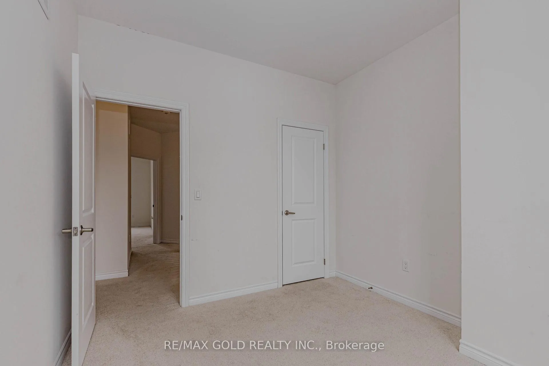 Photo 43 of 39 Inverary Crescent, Vaughan, Kleinburg — HOMEH