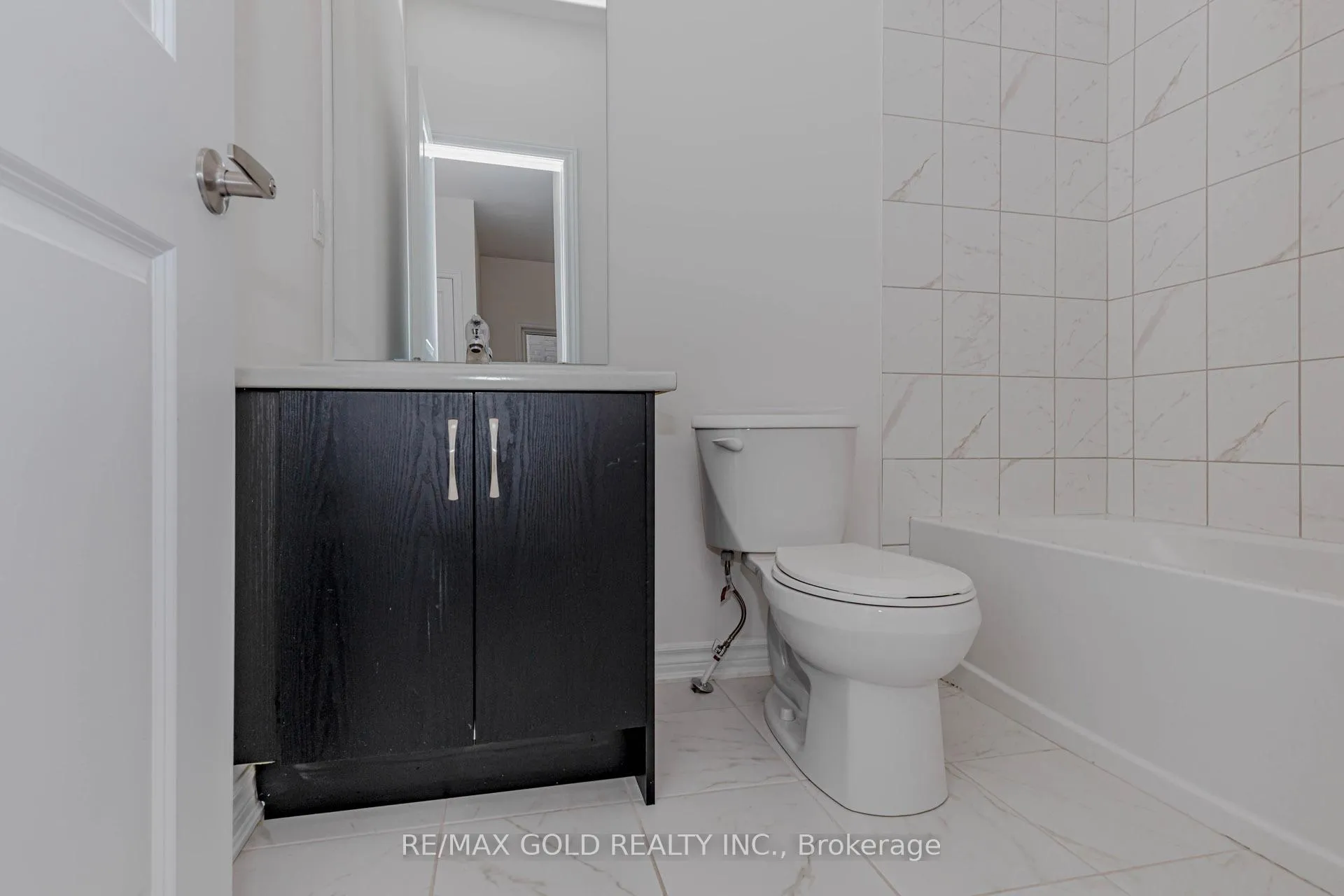 Photo 44 of 39 Inverary Crescent, Vaughan, Kleinburg — HOMEH