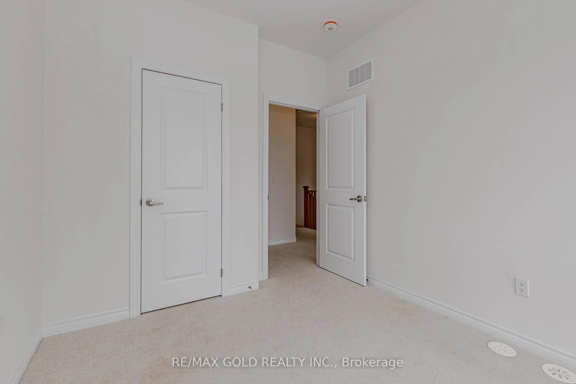 Photo 48 of 39 Inverary Crescent, Vaughan, Kleinburg — HOMEH
