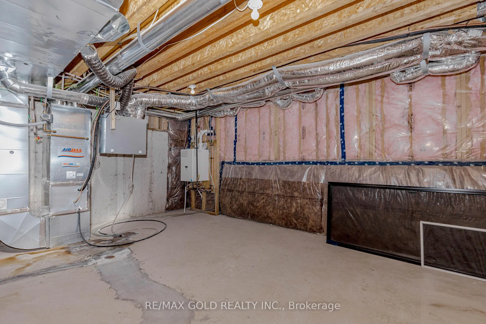 Photo 49 of 39 Inverary Crescent, Vaughan, Kleinburg — HOMEH