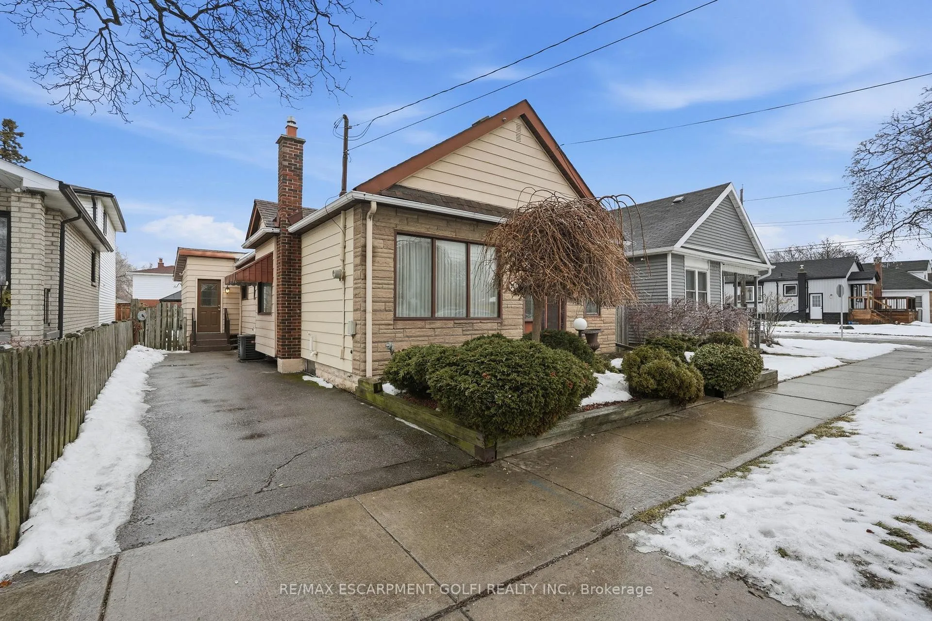 Photo 2 of 251 Brucedale Avenue E, Hamilton, Inch Park — HOMEH