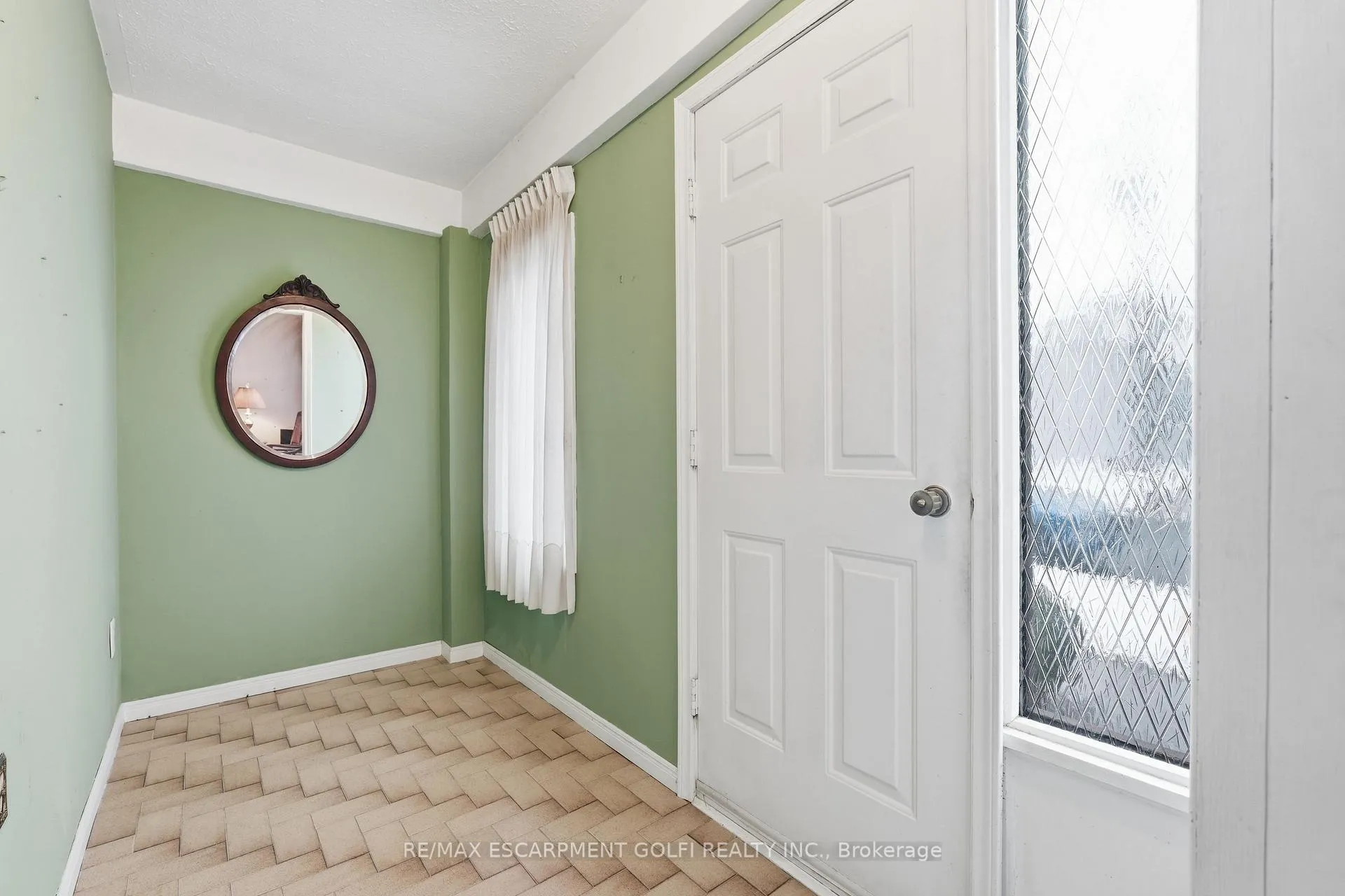 Photo 3 of 251 Brucedale Avenue E, Hamilton, Inch Park — HOMEH