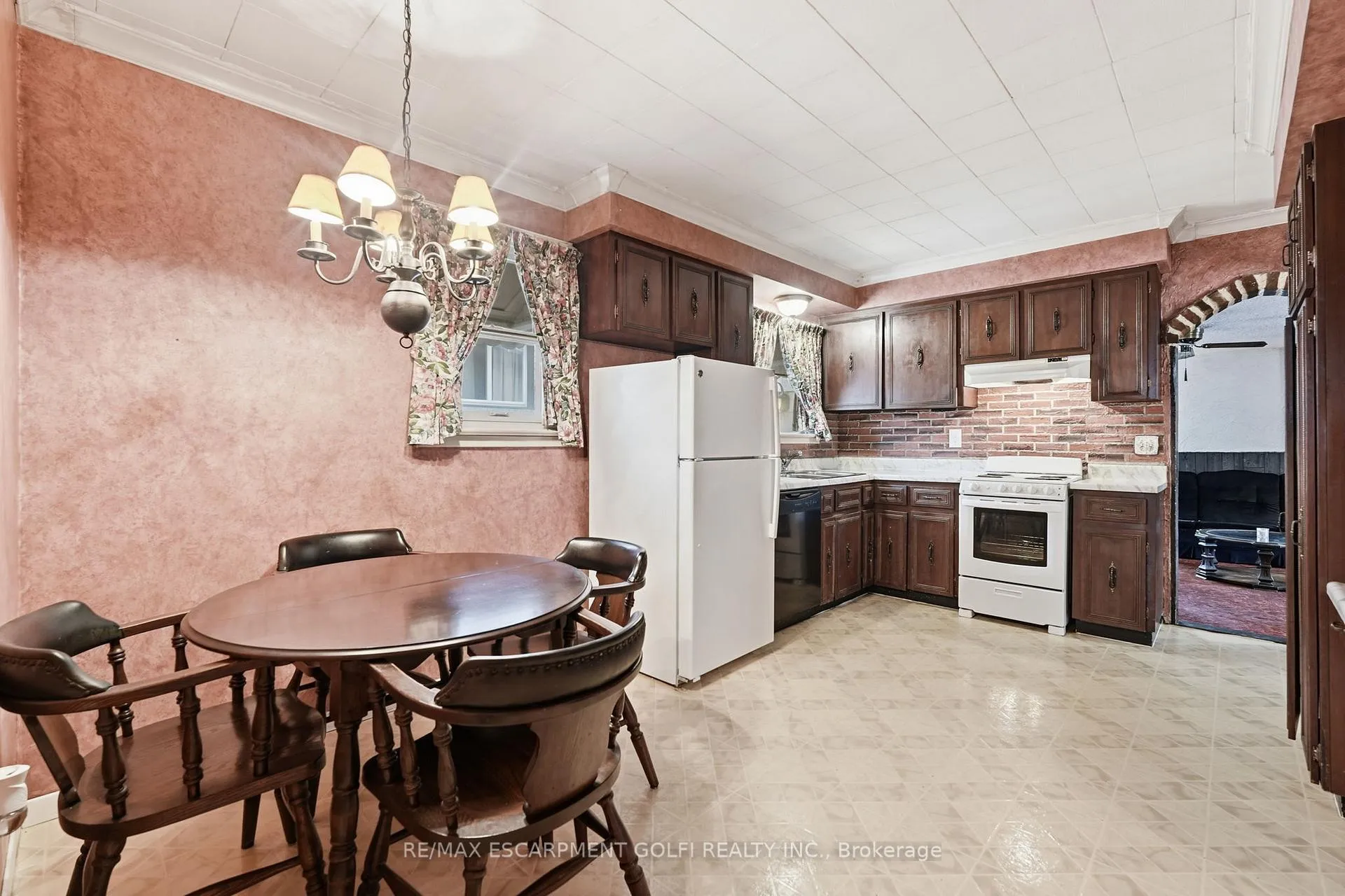 Photo 6 of 251 Brucedale Avenue E, Hamilton, Inch Park — HOMEH