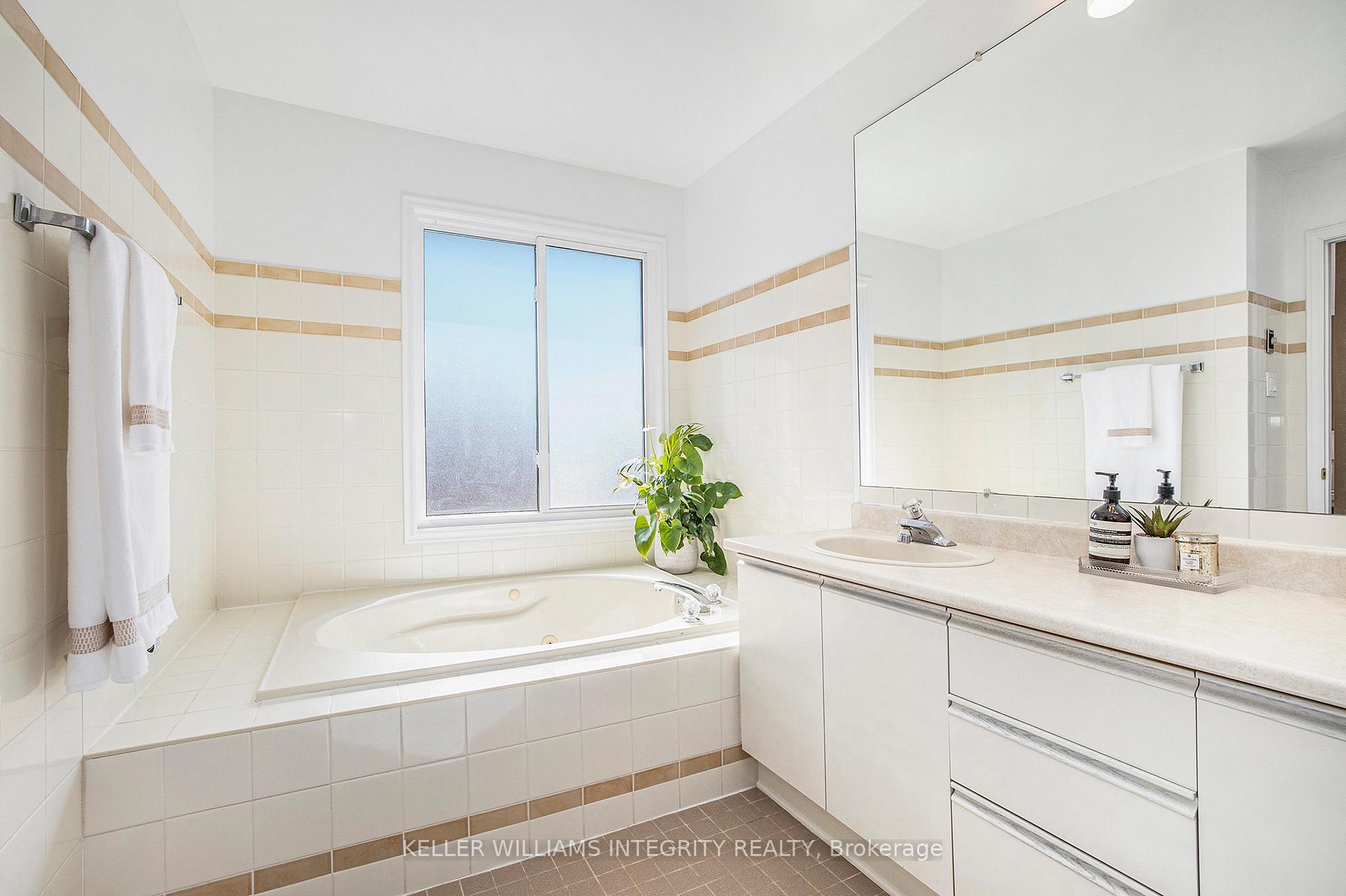 Photo 22 of 136 Dunbarton Court, Ottawa, Cardinal Glen — HOMEH