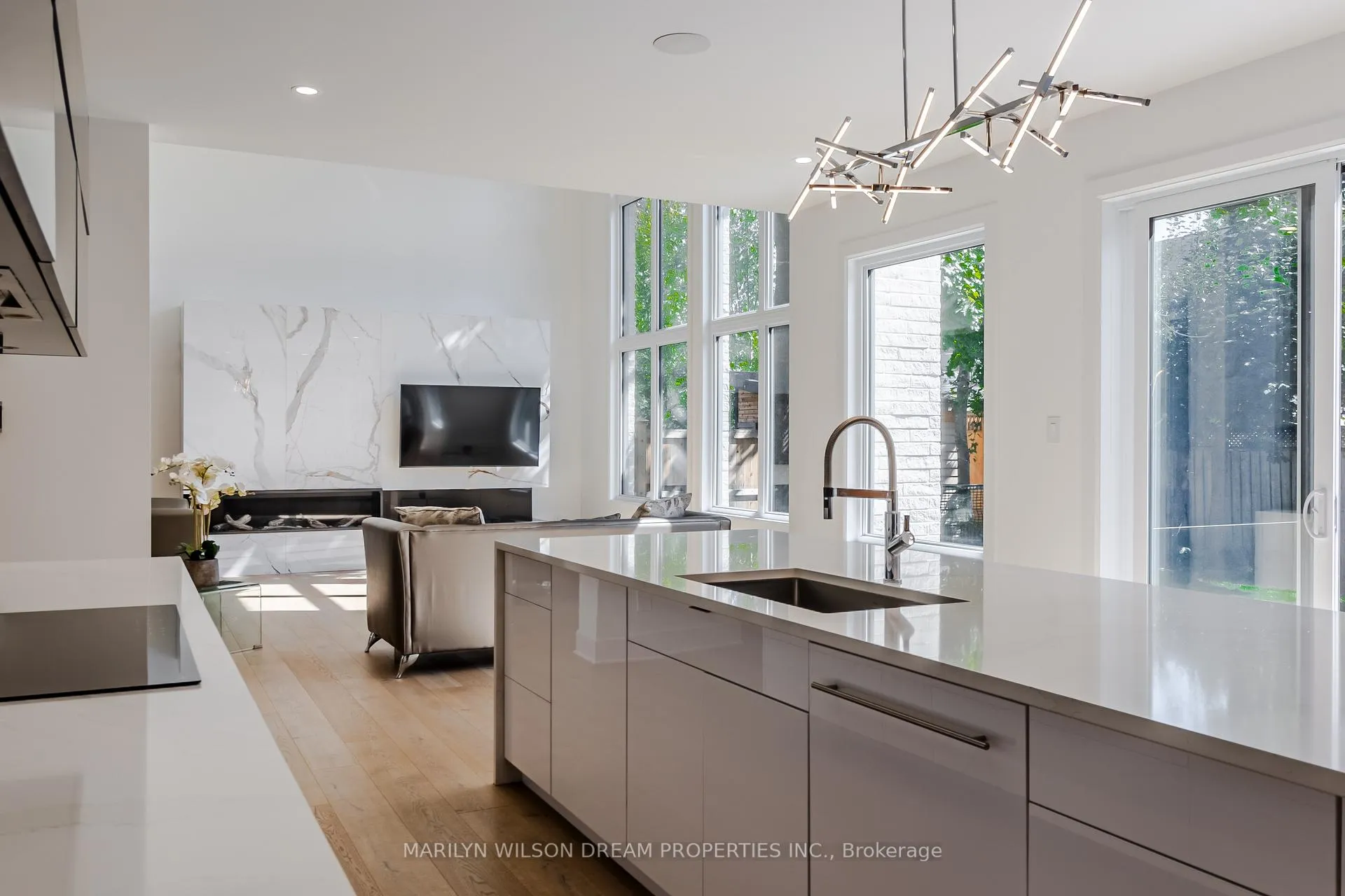 Photo 9 of 320 Crestview Road, Ottawa, Alta Vista/Faircrest Heights — HOMEH