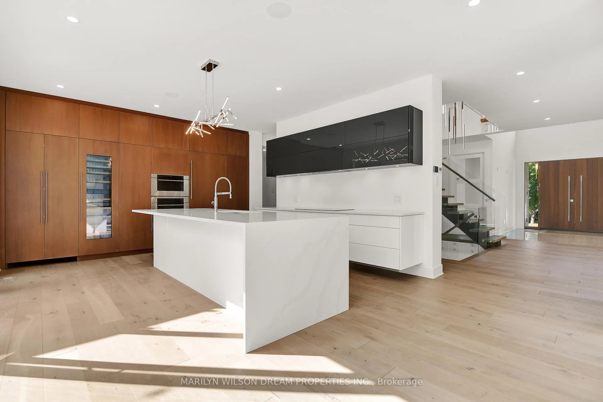 Photo 10 of 320 Crestview Road, Ottawa, Alta Vista/Faircrest Heights — HOMEH
