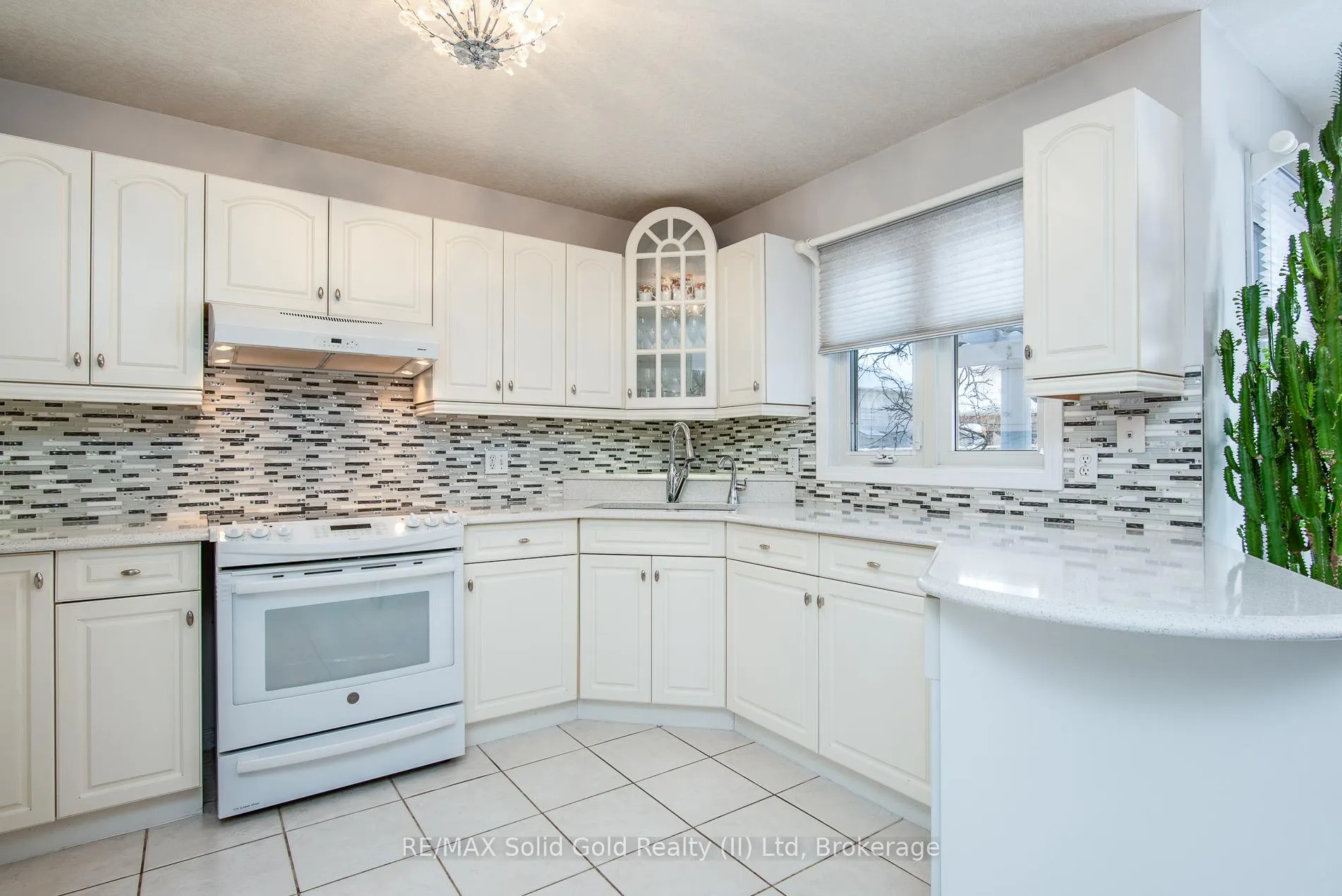 Photo 13 of 110 Deer Ridge Drive, Kitchener — HOMEH