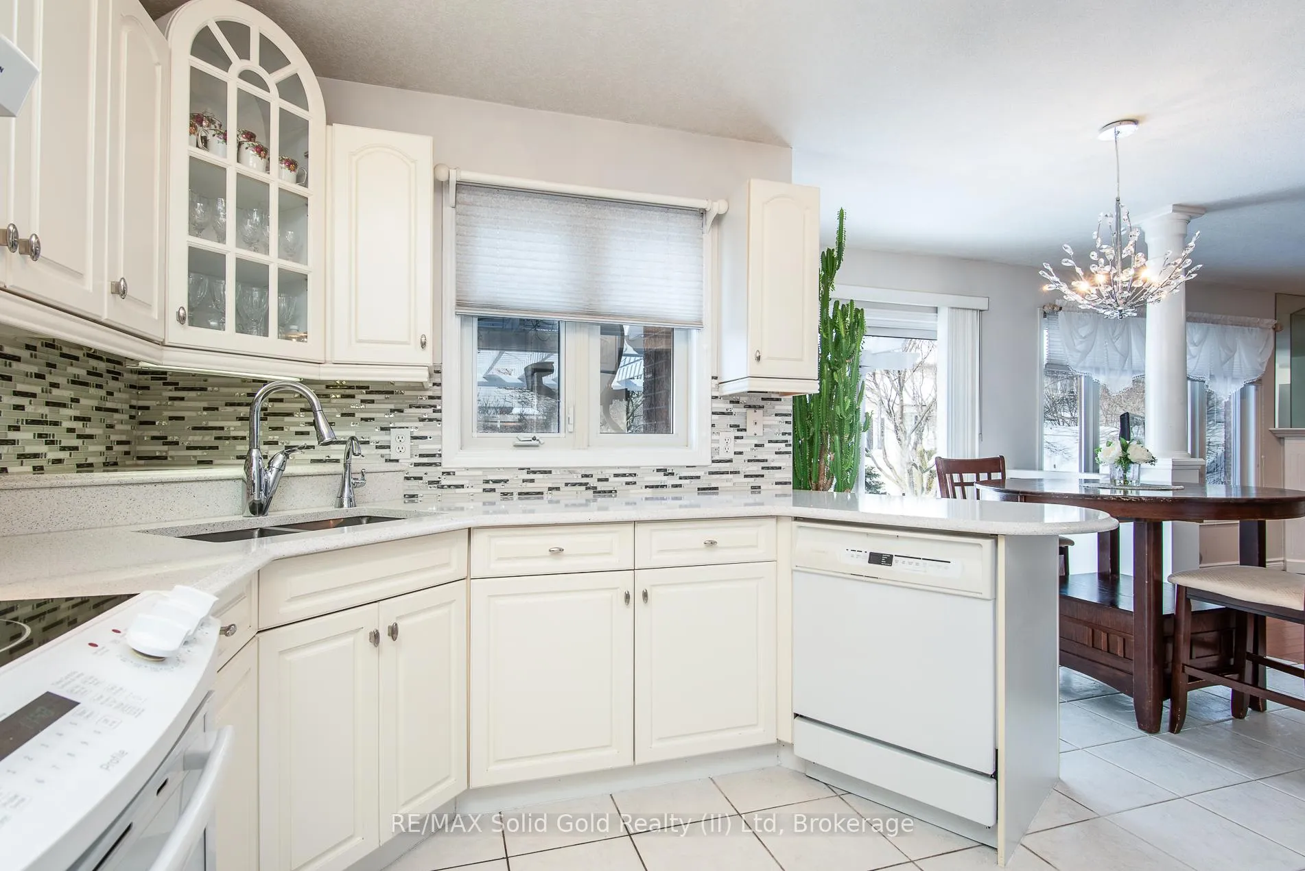 Photo 15 of 110 Deer Ridge Drive, Kitchener — HOMEH
