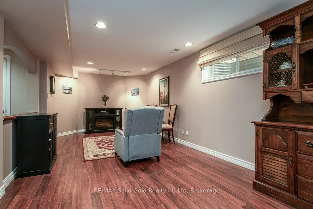 Photo 32 of 110 Deer Ridge Drive, Kitchener — HOMEH