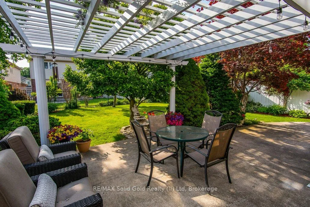Photo 40 of 110 Deer Ridge Drive, Kitchener — HOMEH
