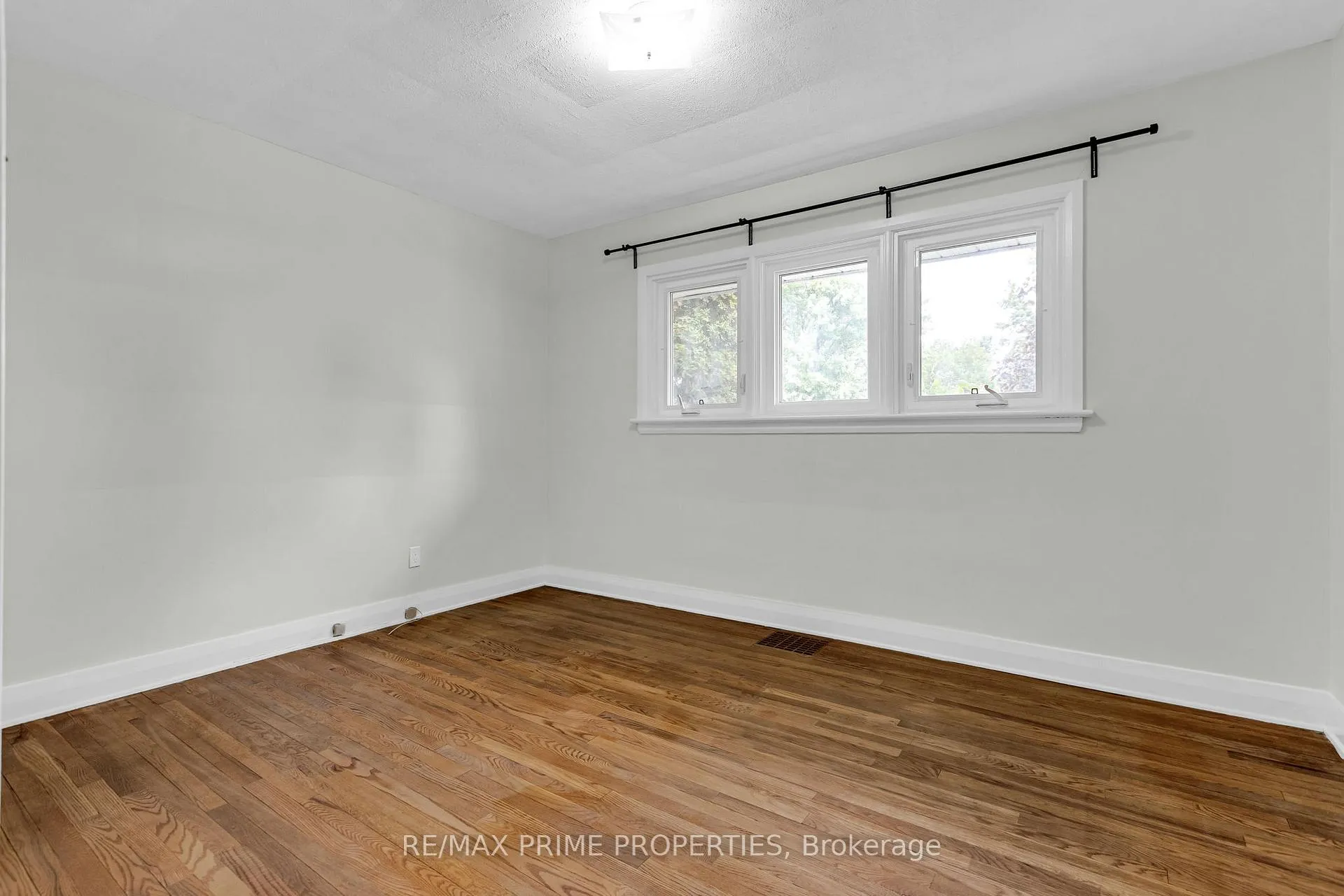 Photo 7 of 332 Acton Street, Ottawa, Riverview Park — HOMEH